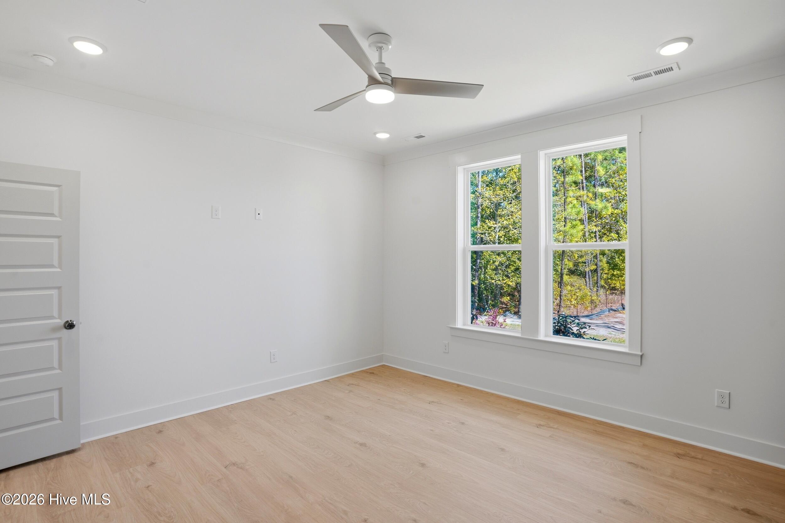 100561553 | Photo 17