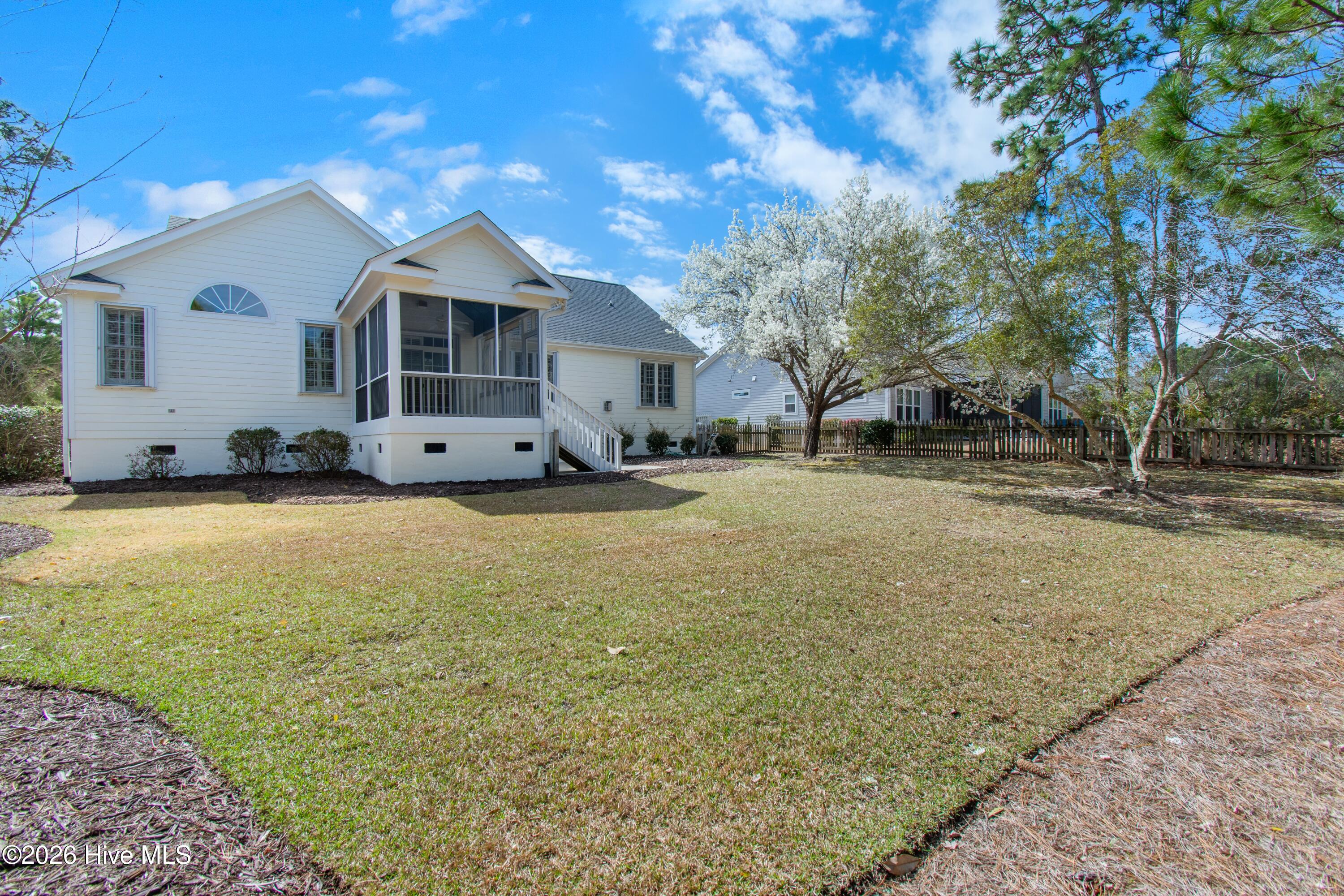 100561383 | Photo 38