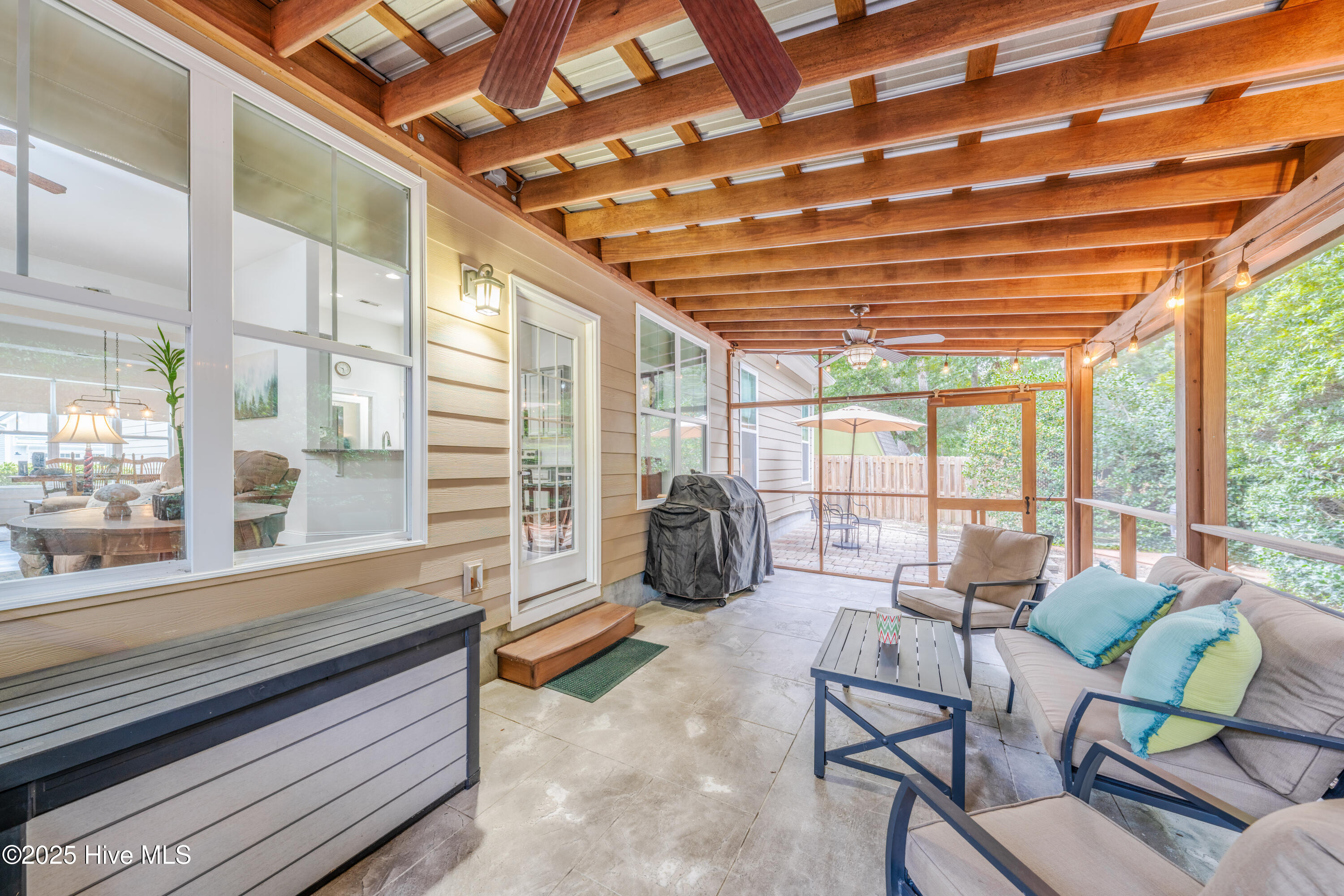 100532566 | Photo 15