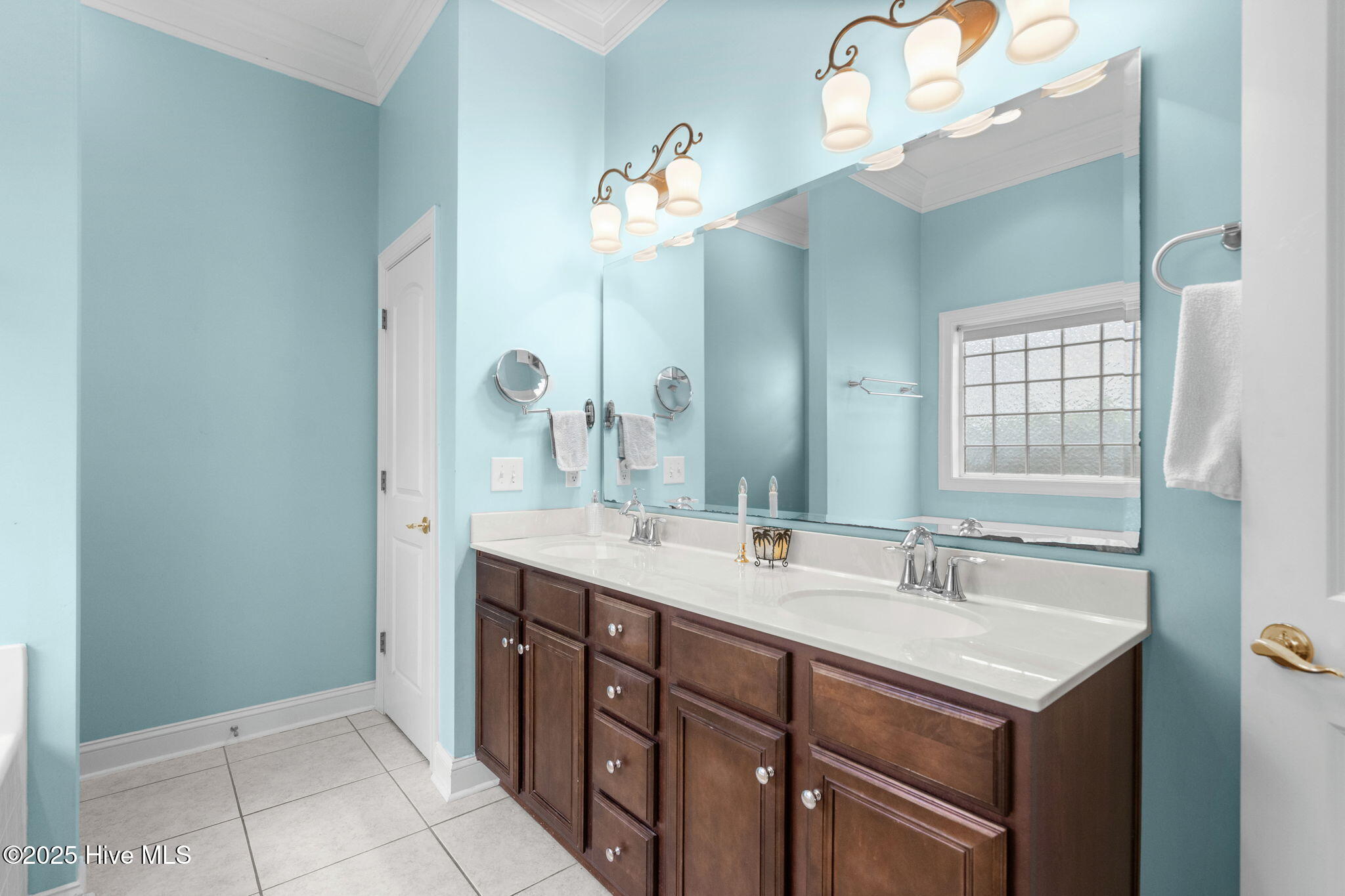 100538854 | Photo 31