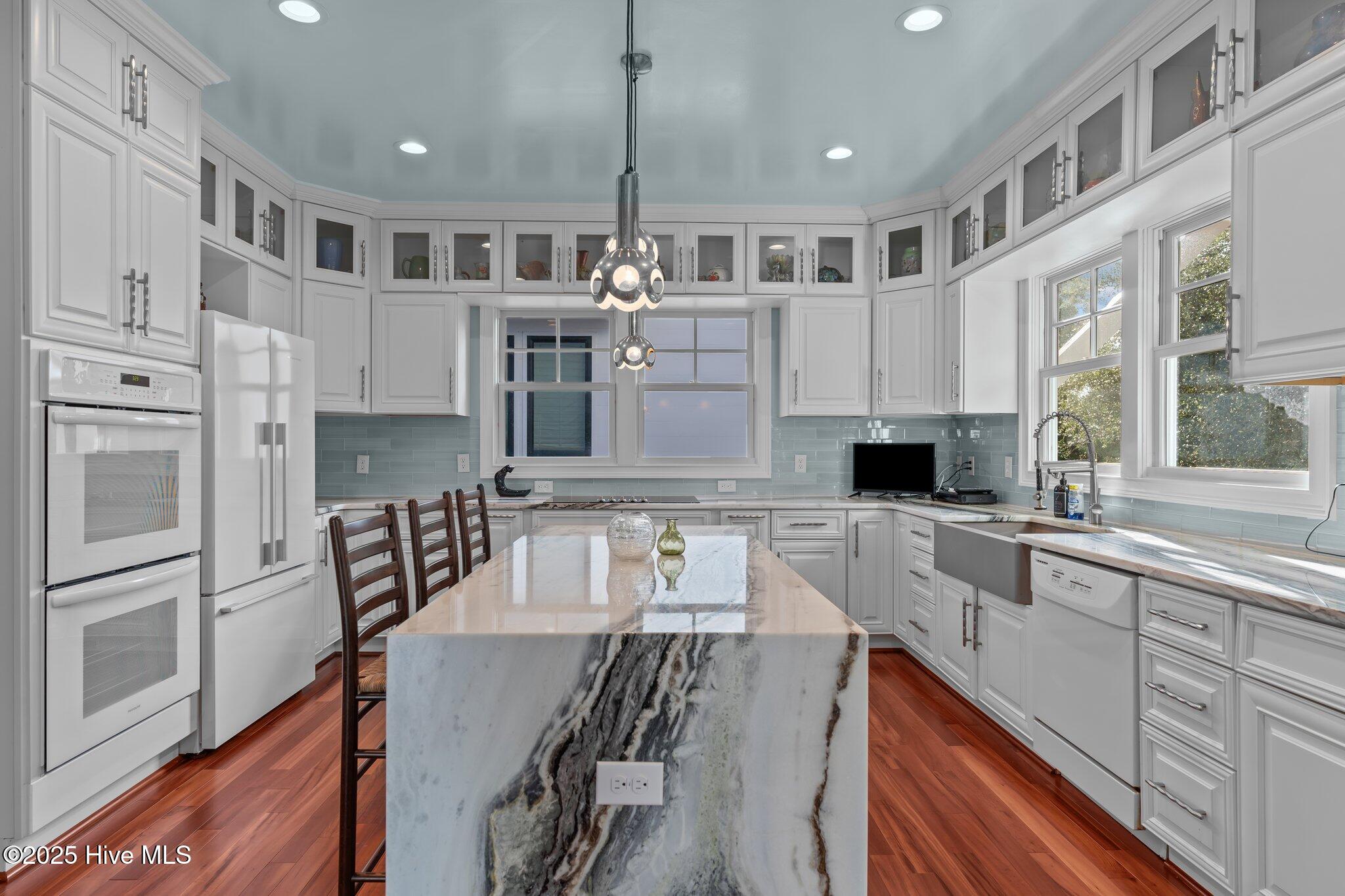 100525700 | Photo 14