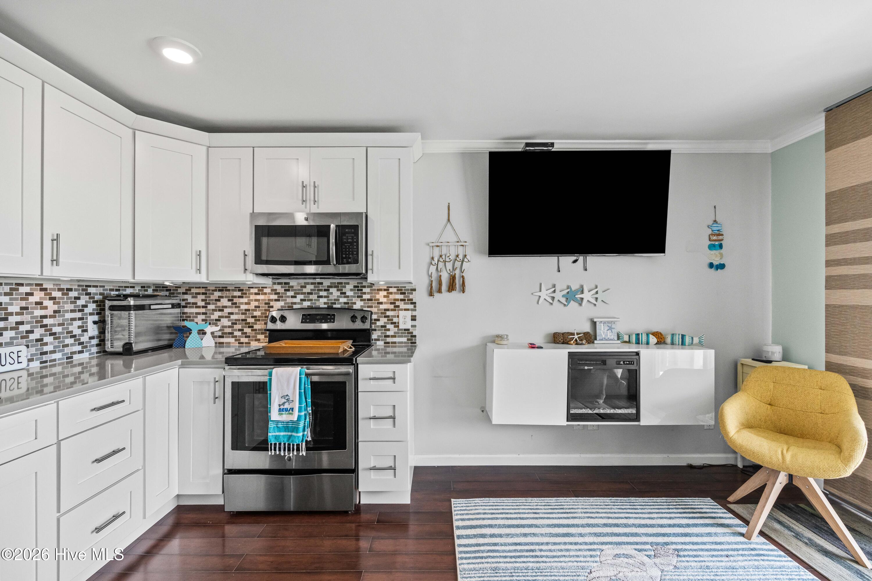 650 Cedar Point Boulevard B 25,Cedar Point