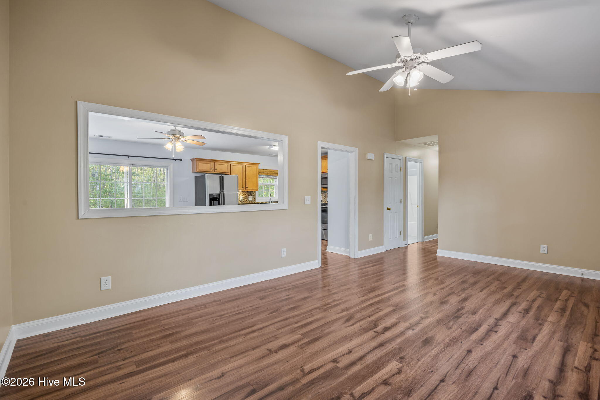 100564597 | Photo 16