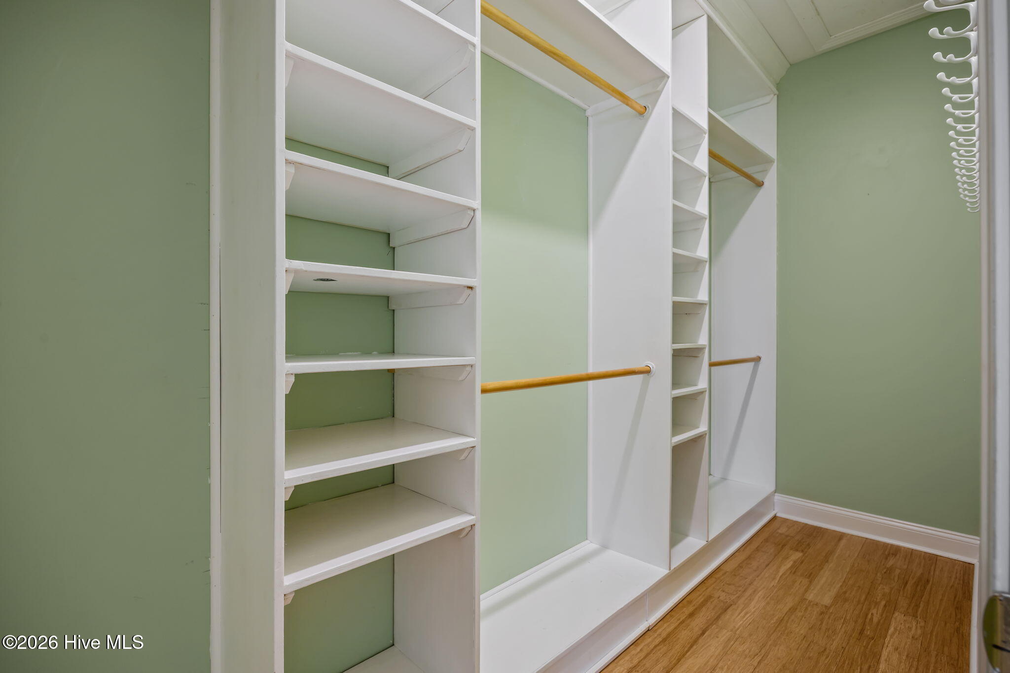 100561261 | Photo 32