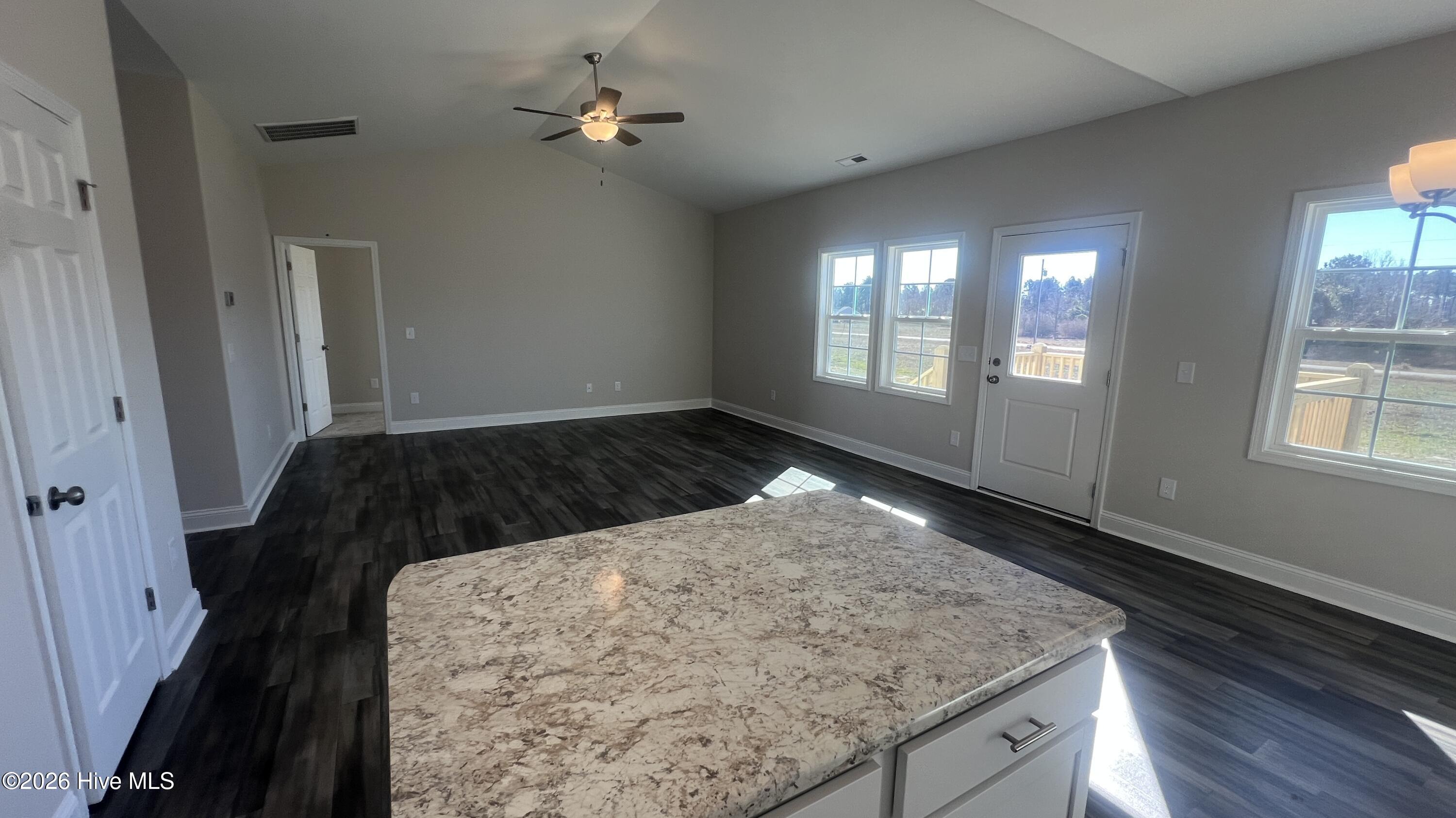 100544966 | Photo 11