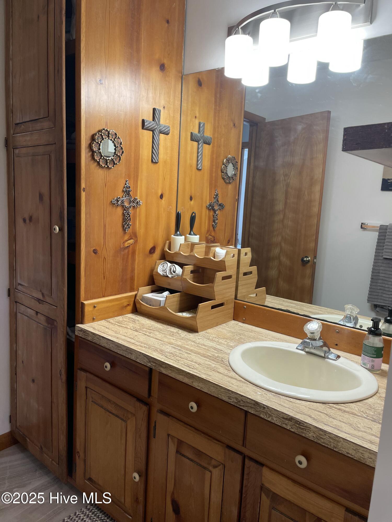 100531668 | Photo 14