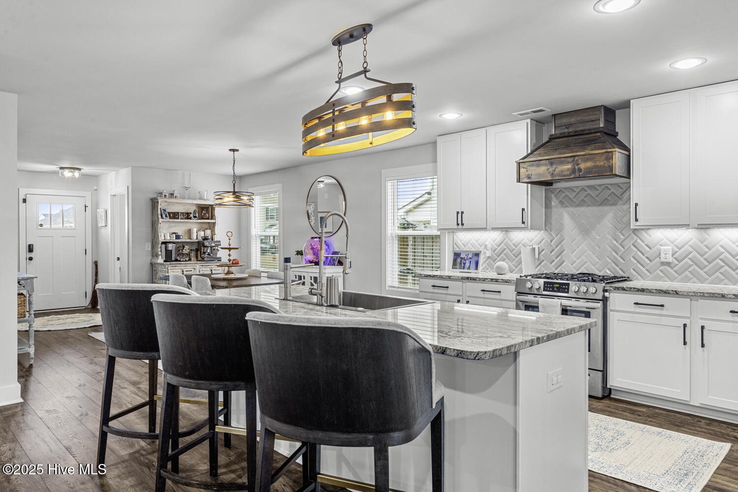 100543242 | Photo 19