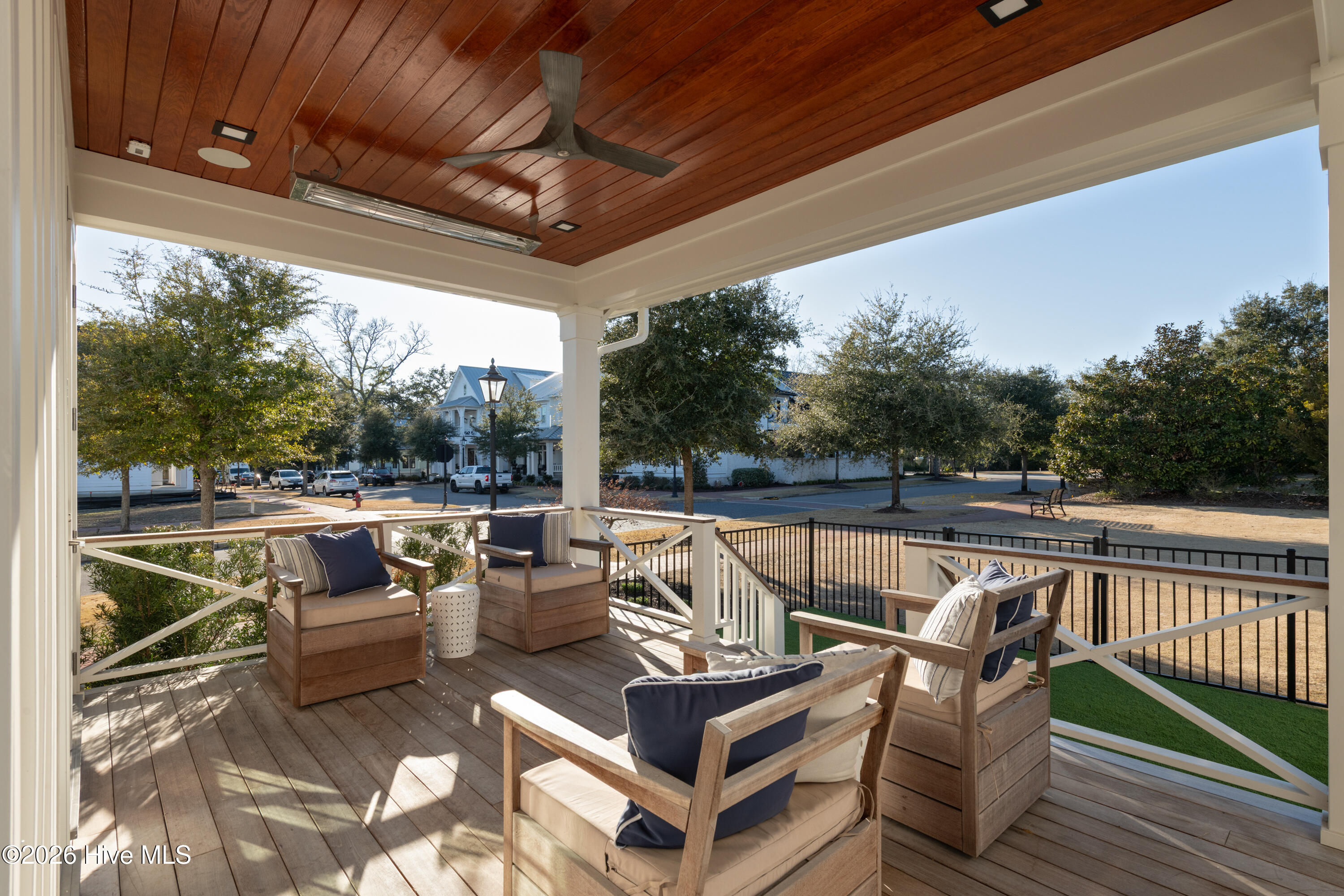 100553273 | Photo 31