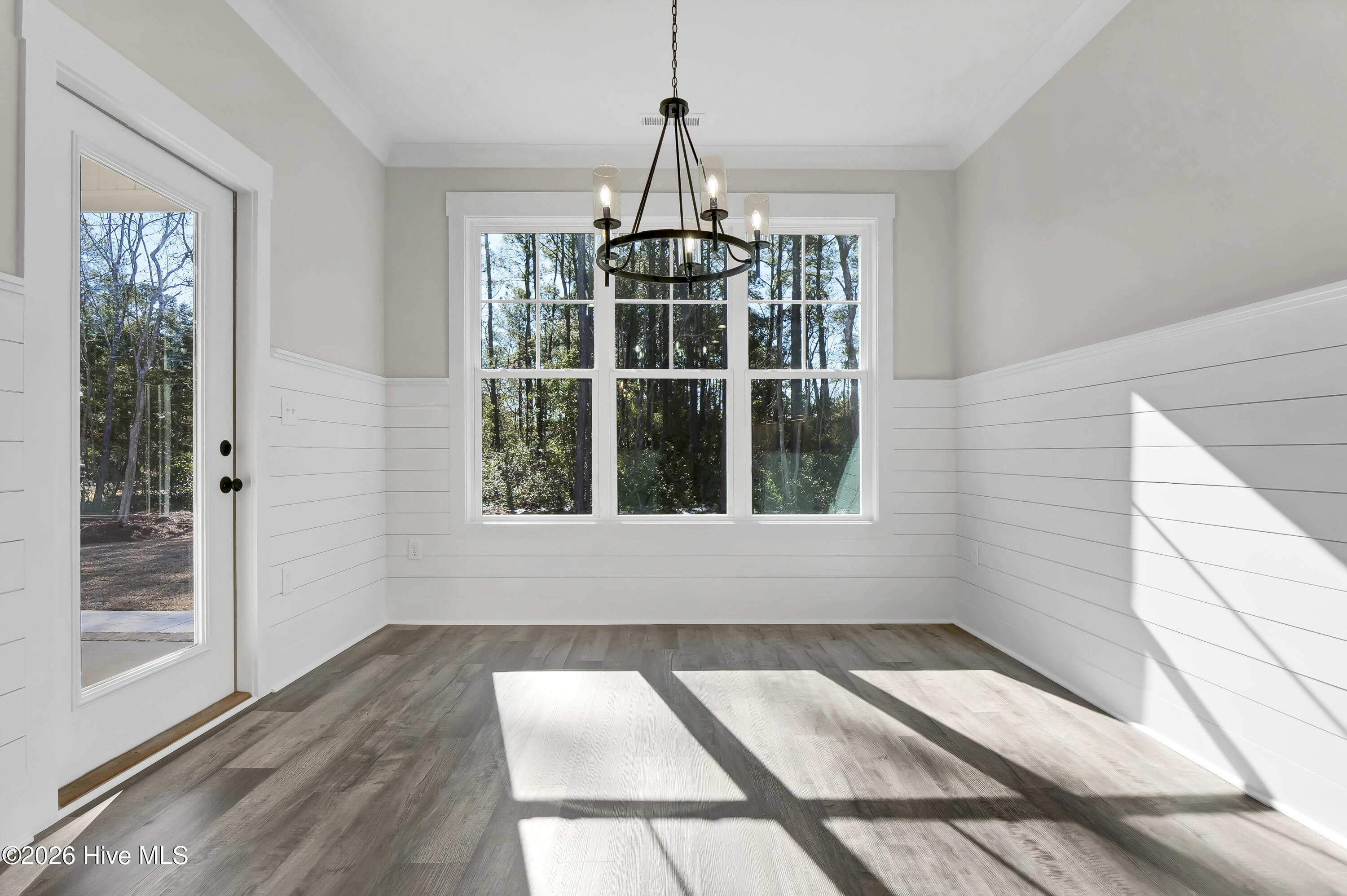 100553598 | Photo 11