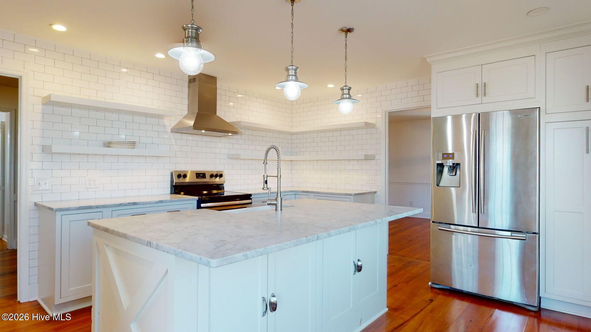 100554619 | Photo 28