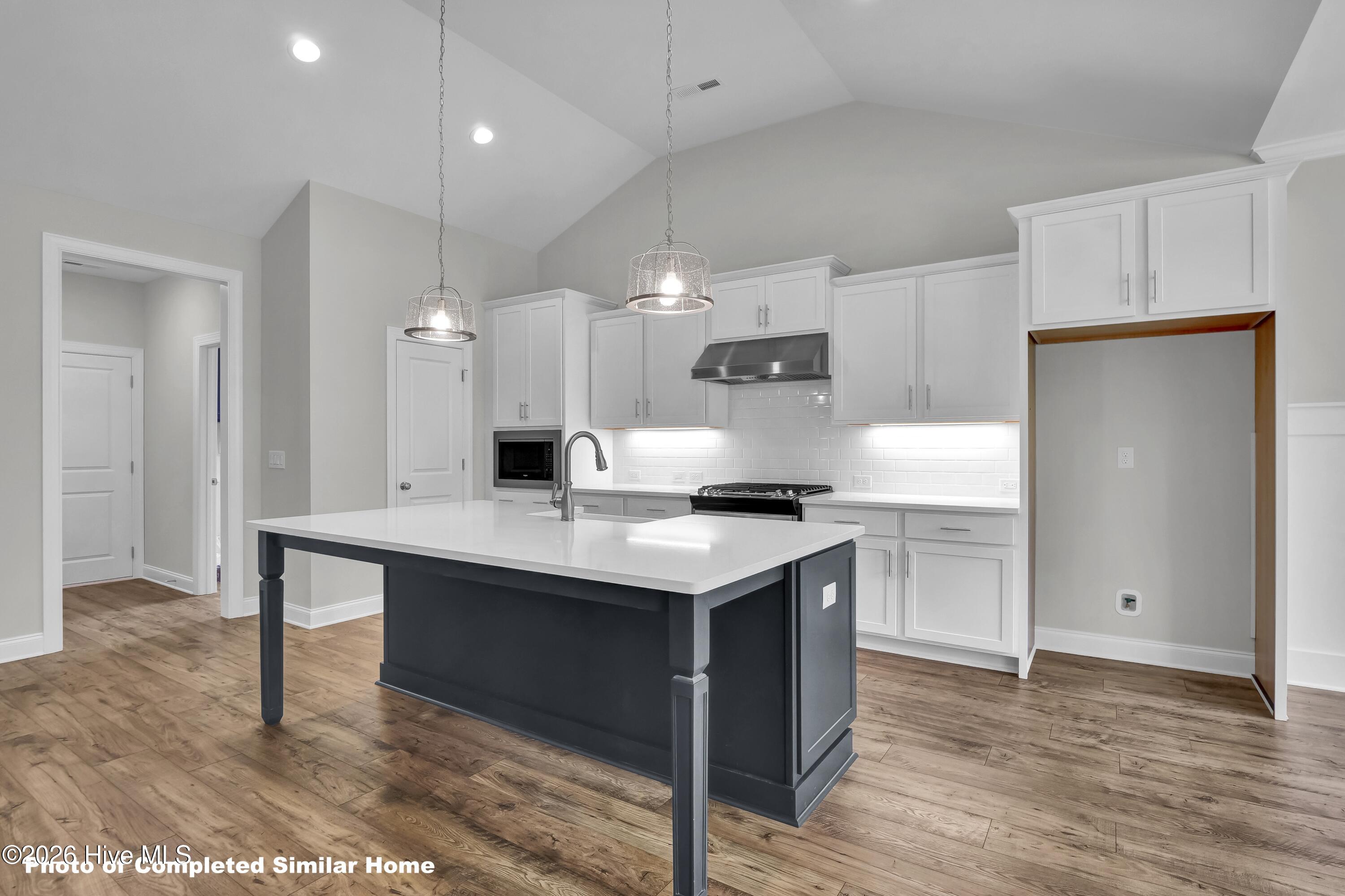 100550994 | Photo 14