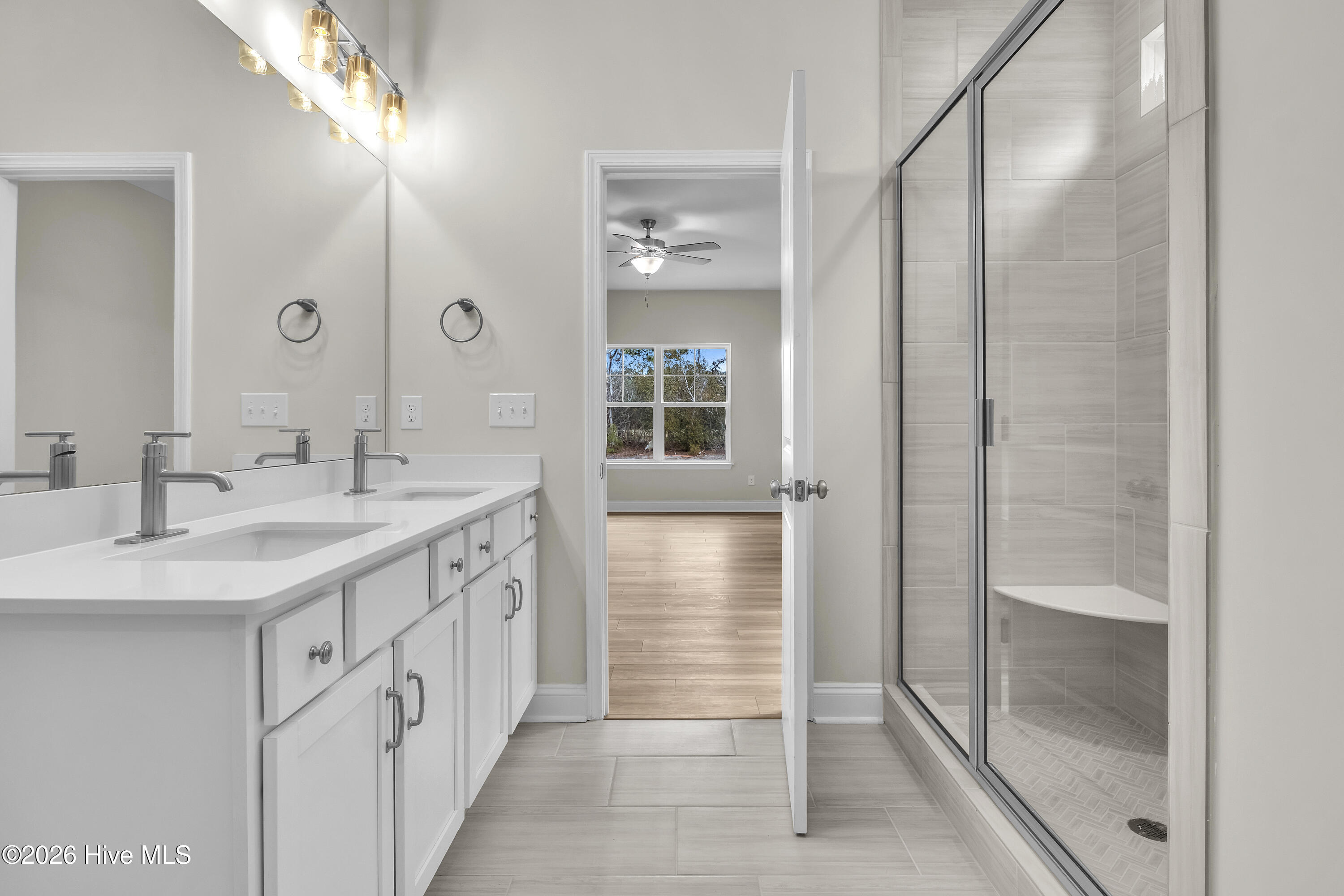 100552787 | Photo 35