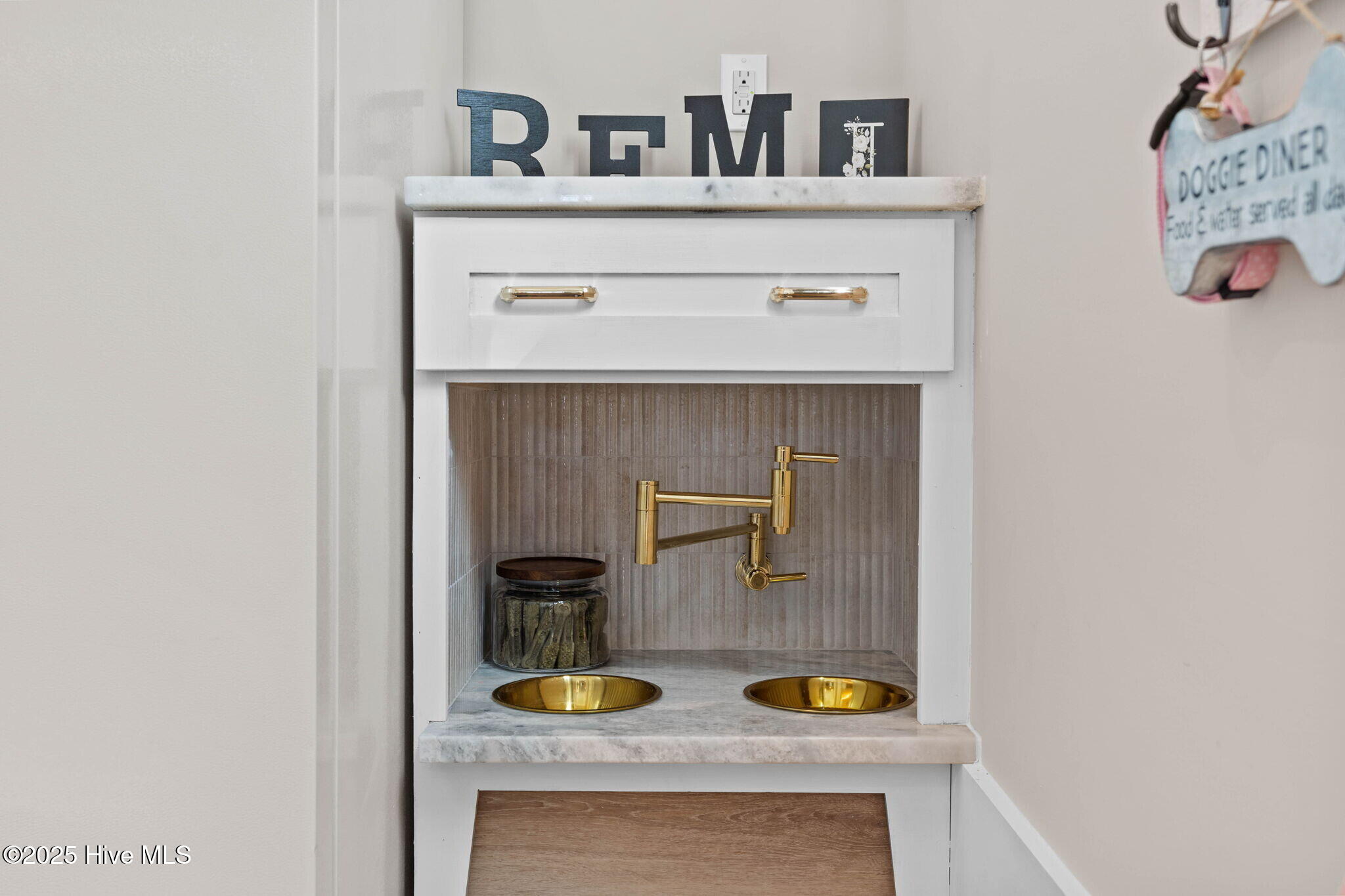 100516902 | Photo 32