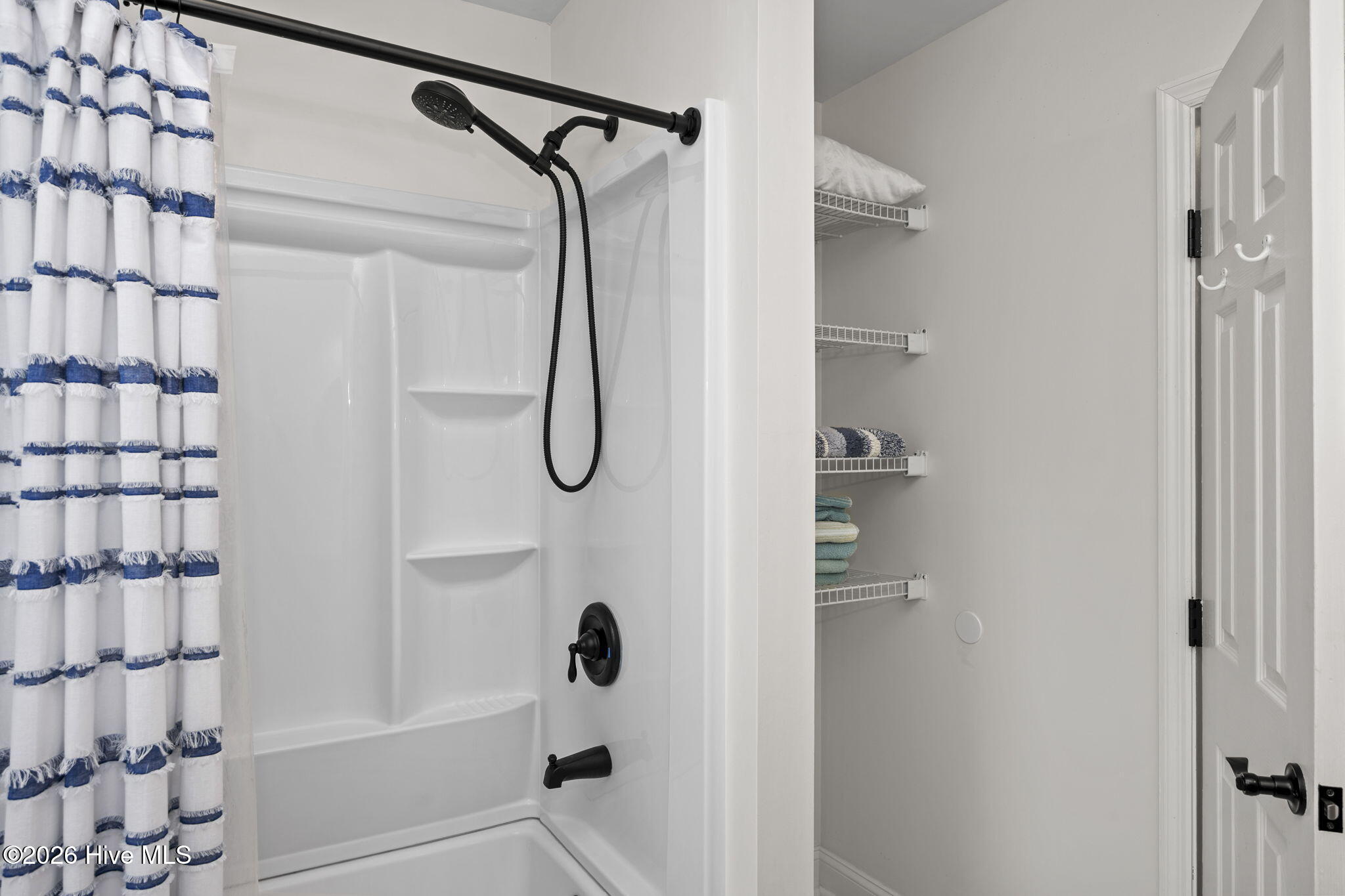 100557272 | Photo 38