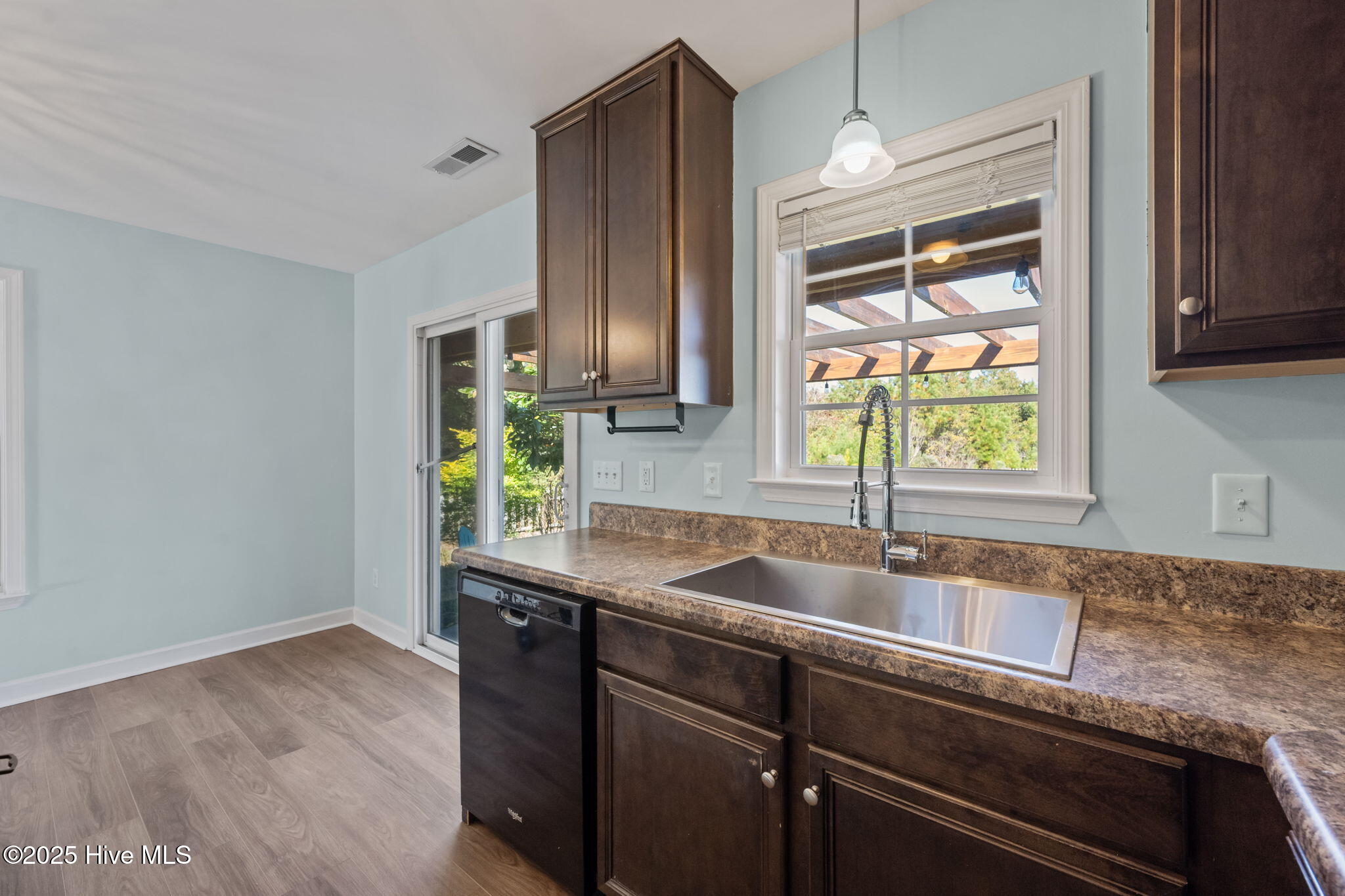 100540961 | Photo 12