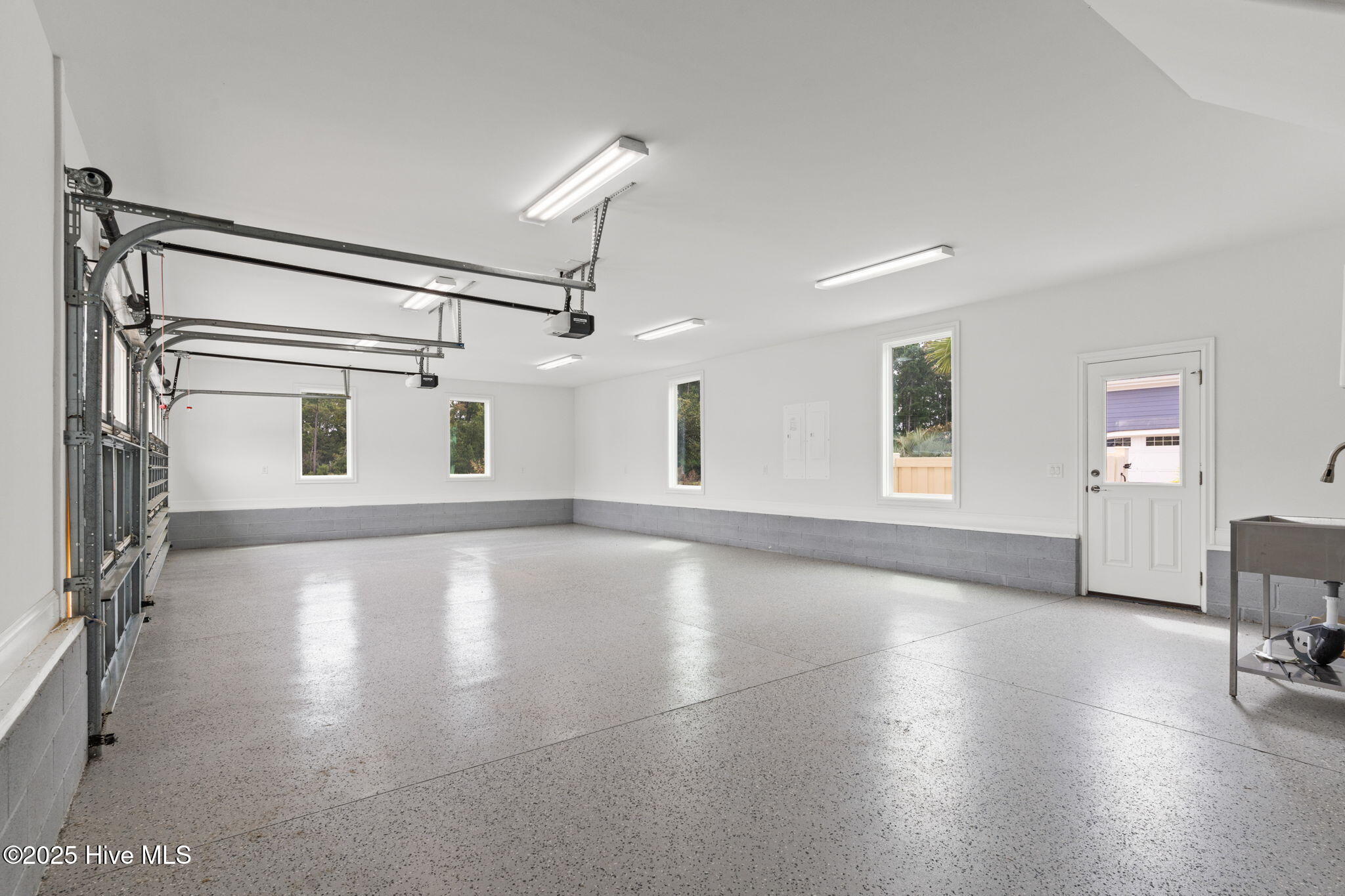 100524030 | Photo 58