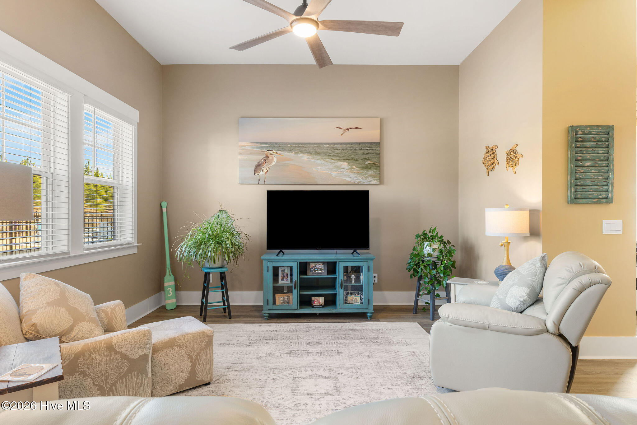 100554003 | Photo 41