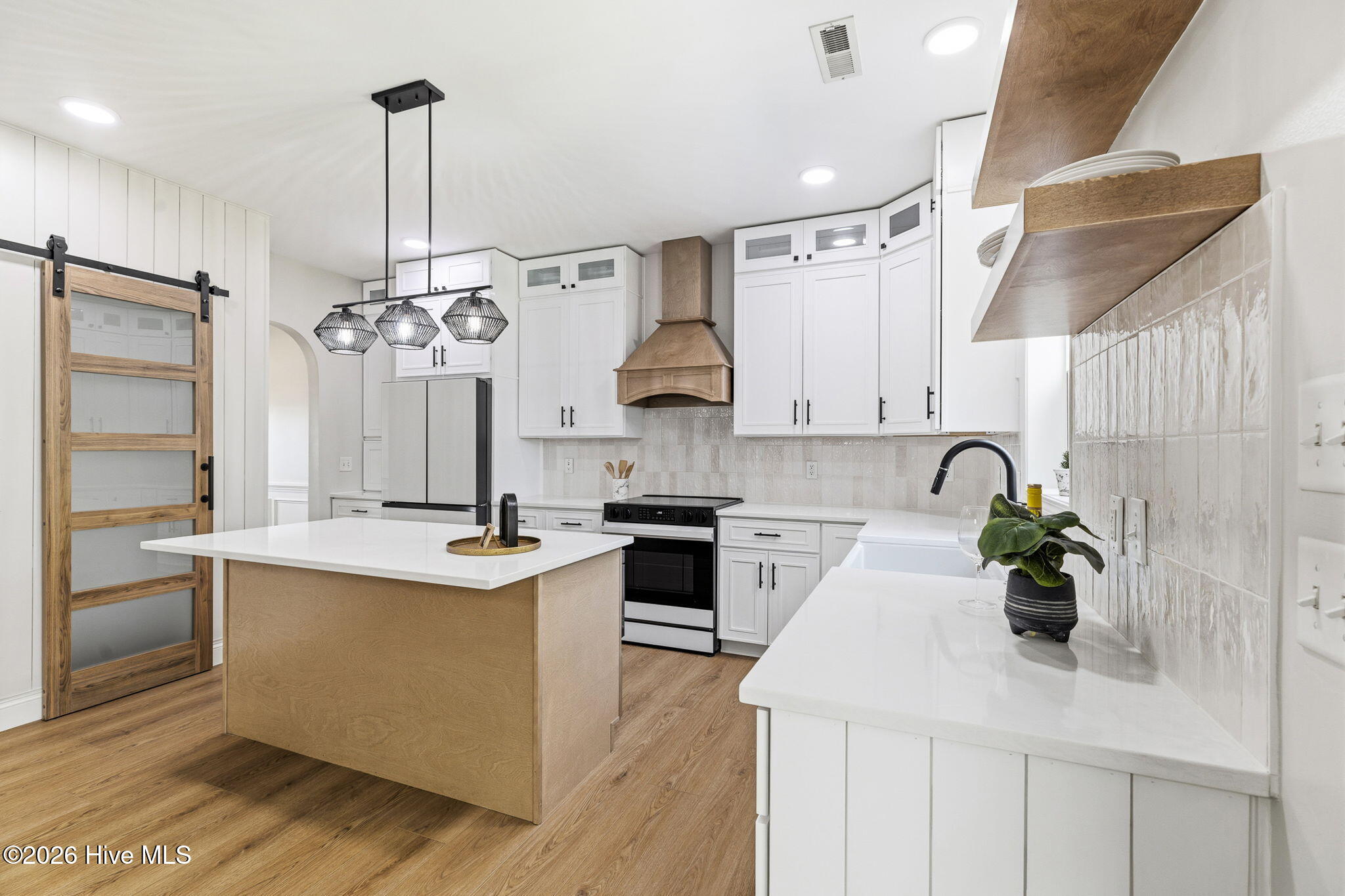 100566874 | Photo 17