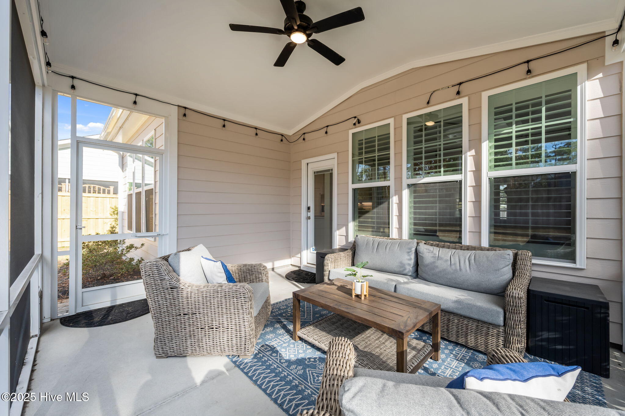 100545524 | Photo 40