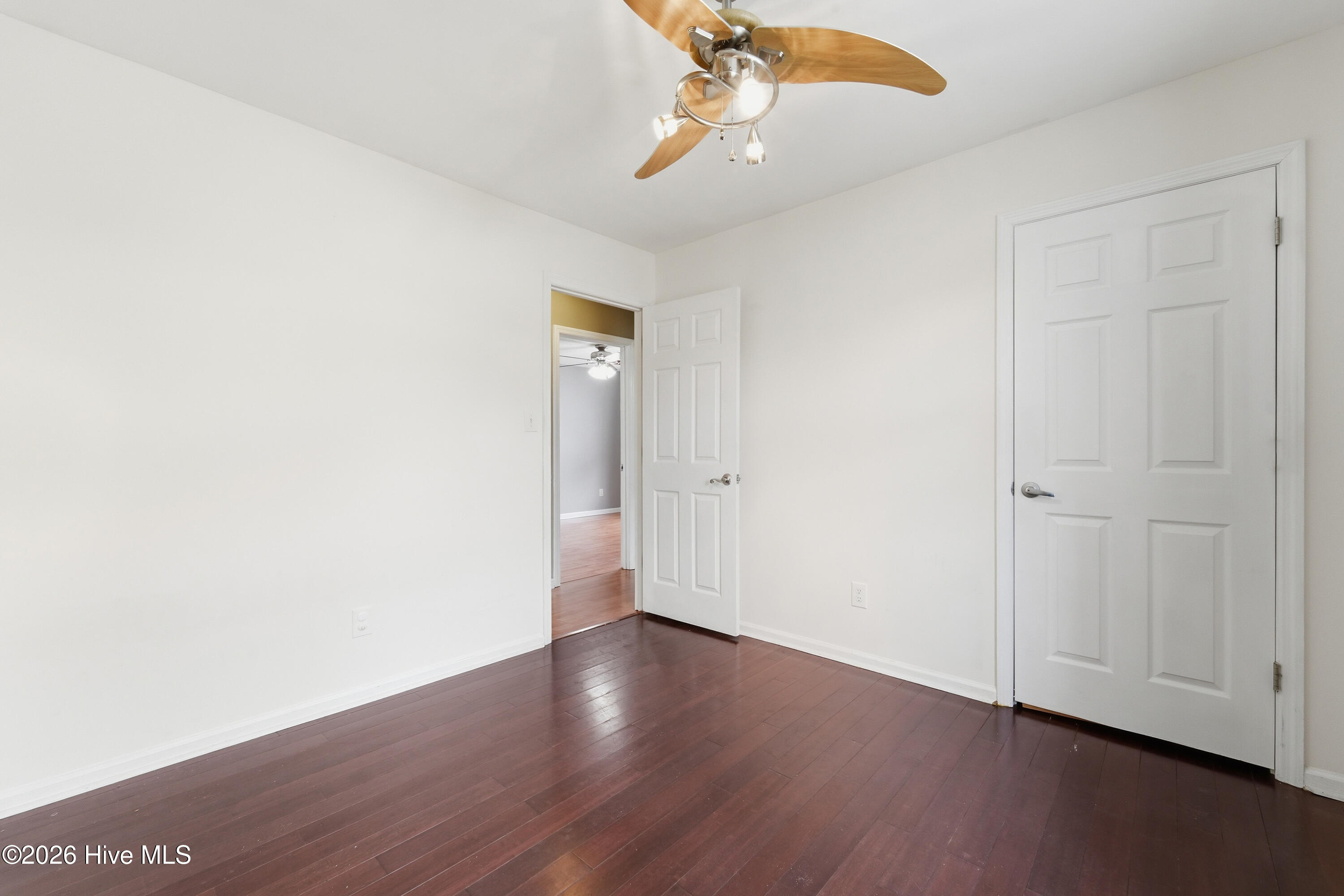 100559067 | Photo 42