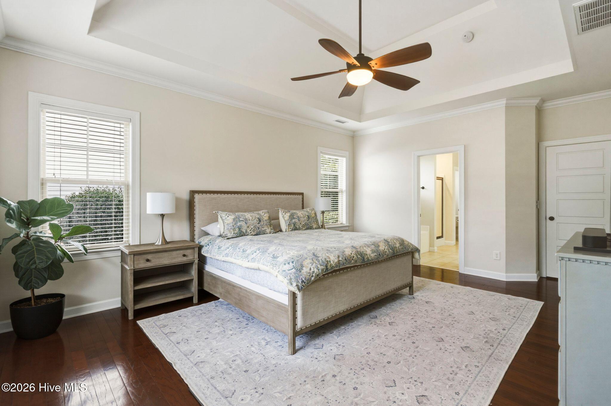 100562110 | Photo 28