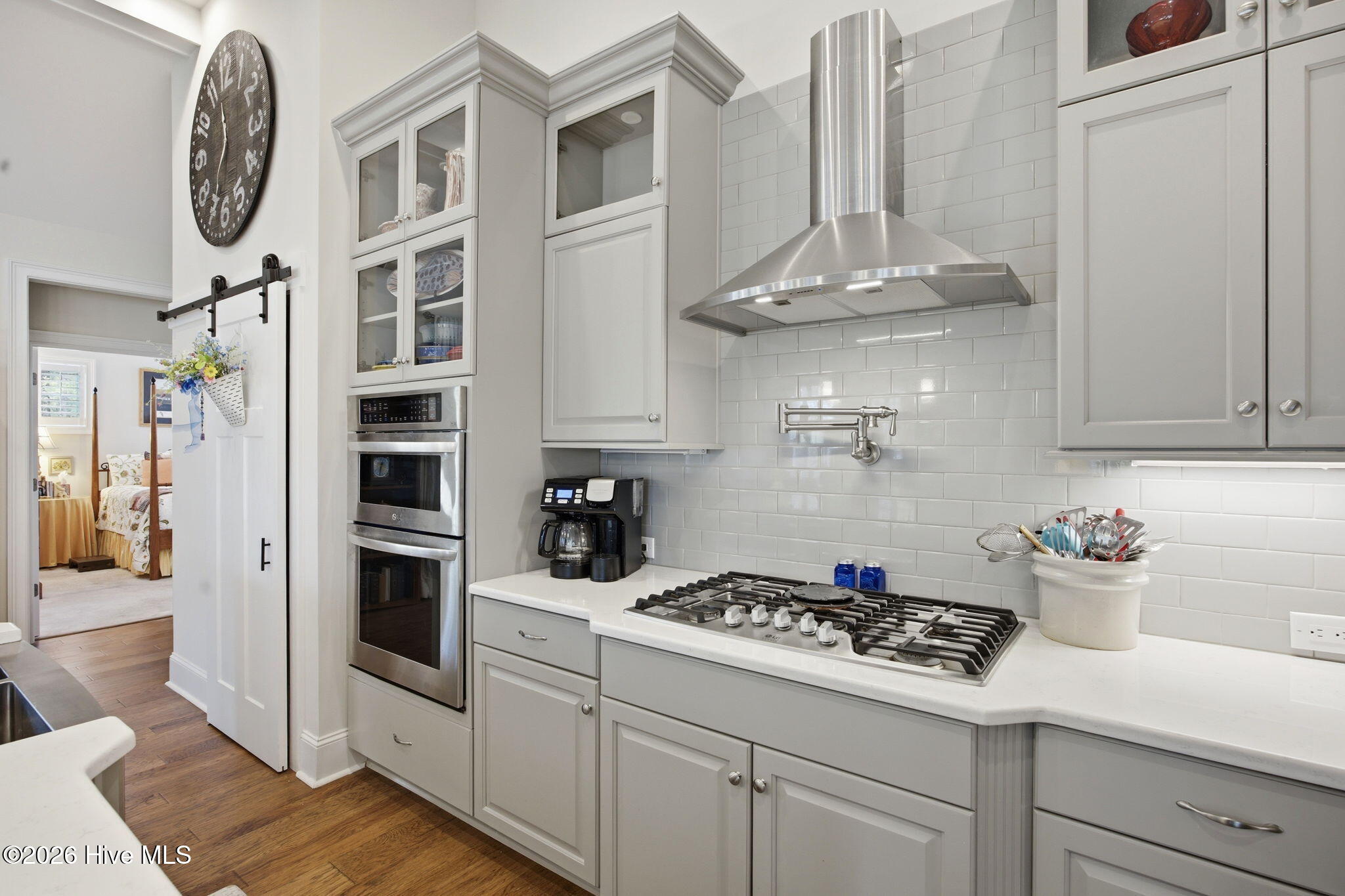 100569856 | Photo 17