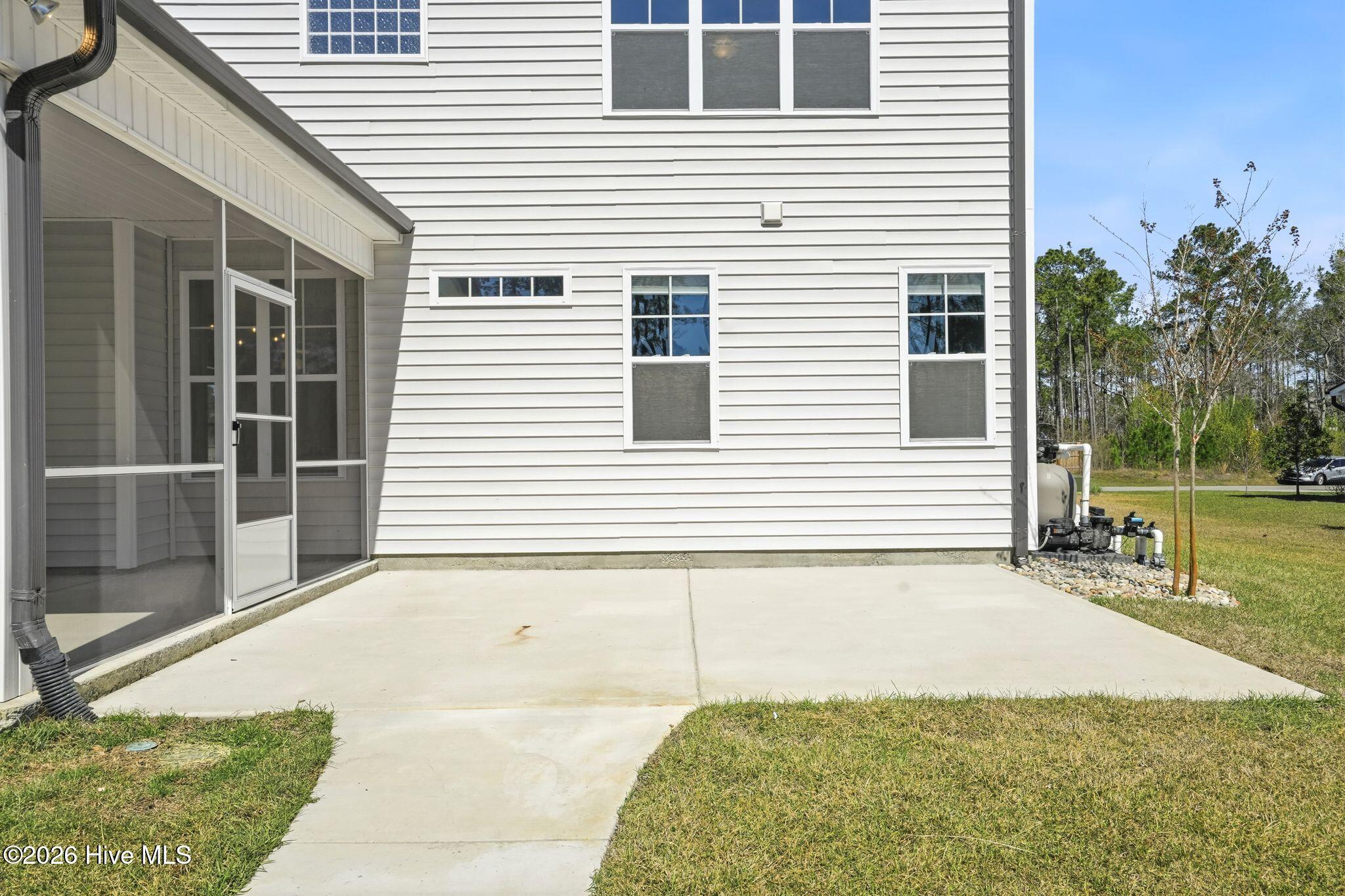 100562109 | Photo 77