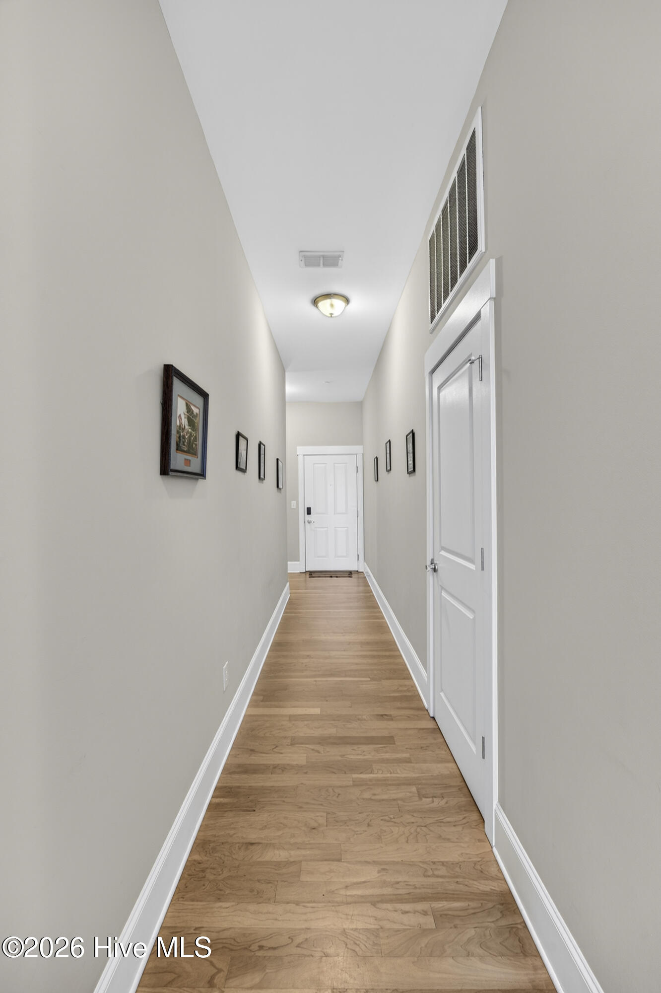 100562157 | Photo 11