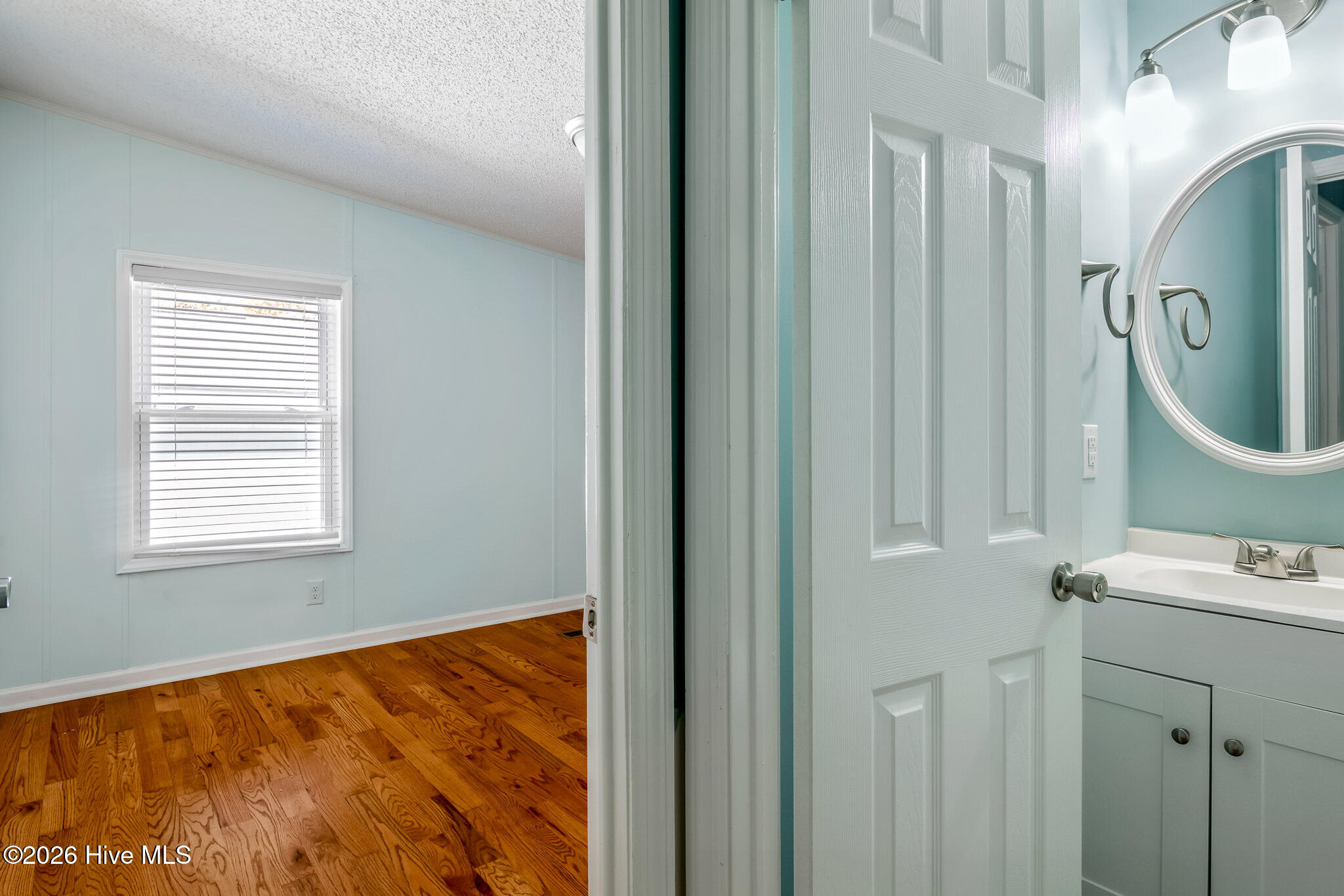 100564681 | Photo 26