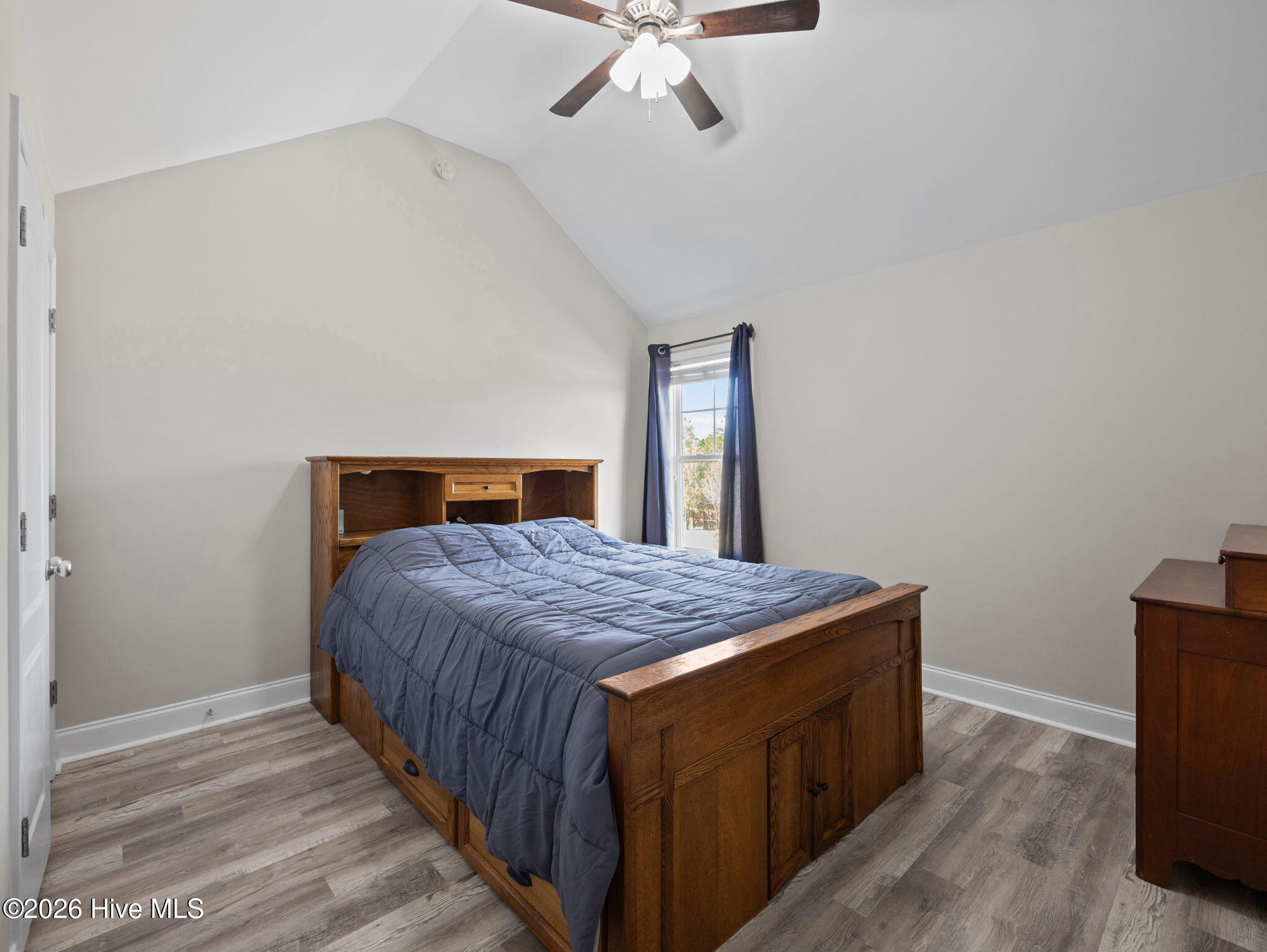 100564240 | Photo 51