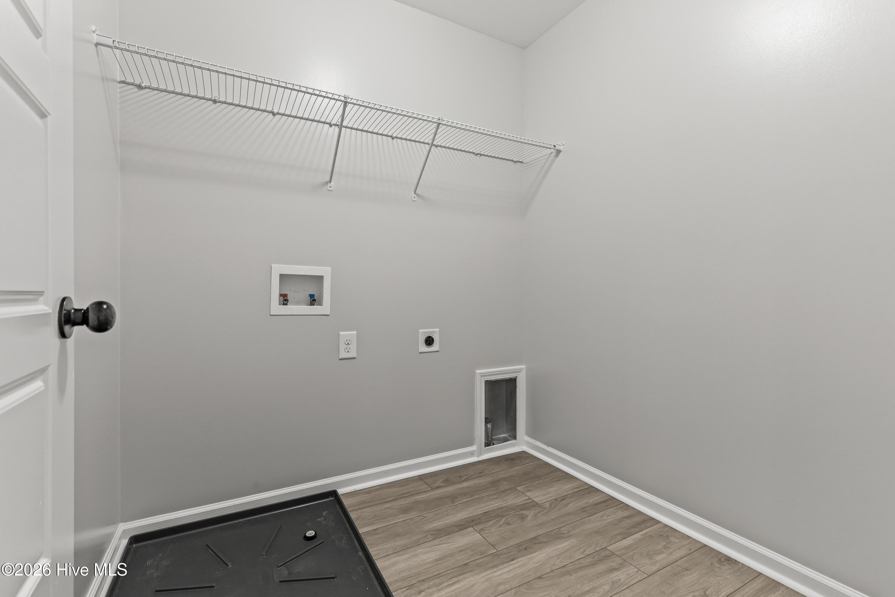 100559199 | Photo 51