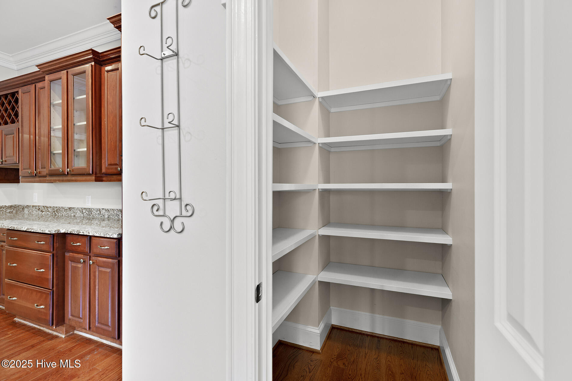 100545737 | Photo 24