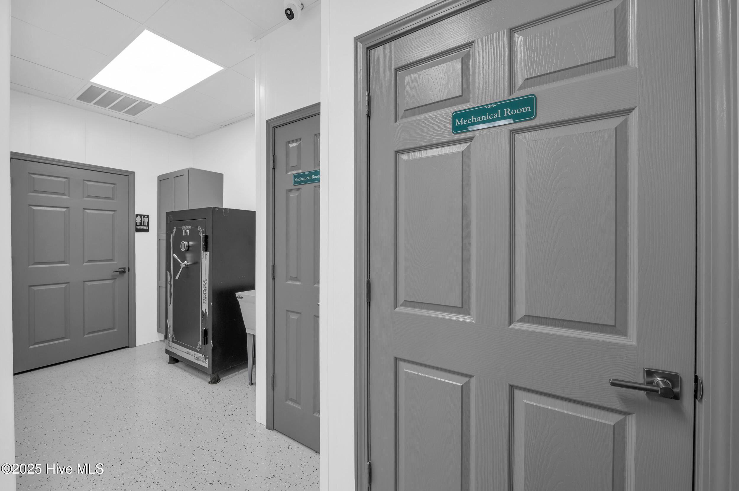 100532115 | Photo 50