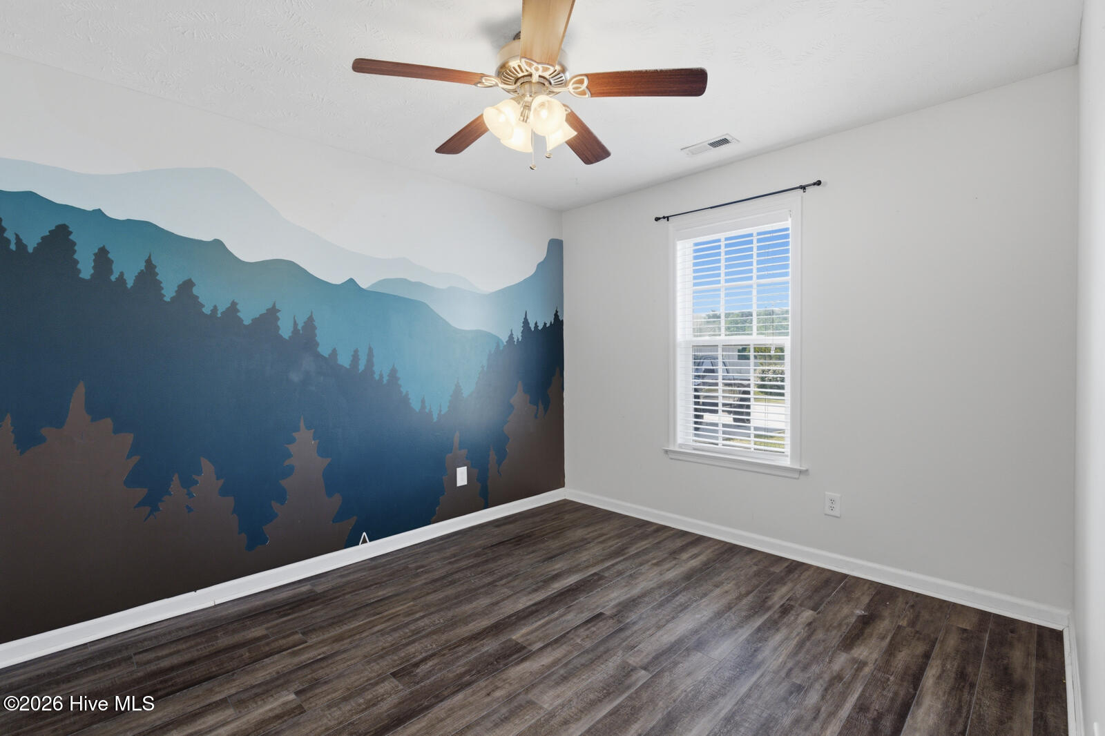 100569948 | Photo 18