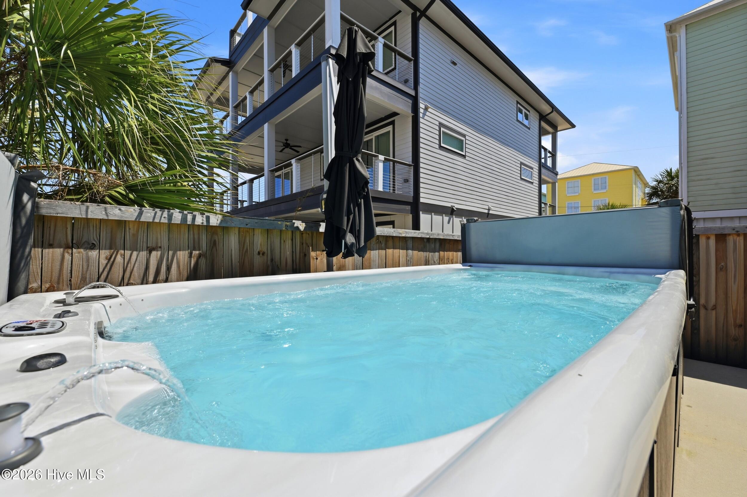 100568408 | Photo 52