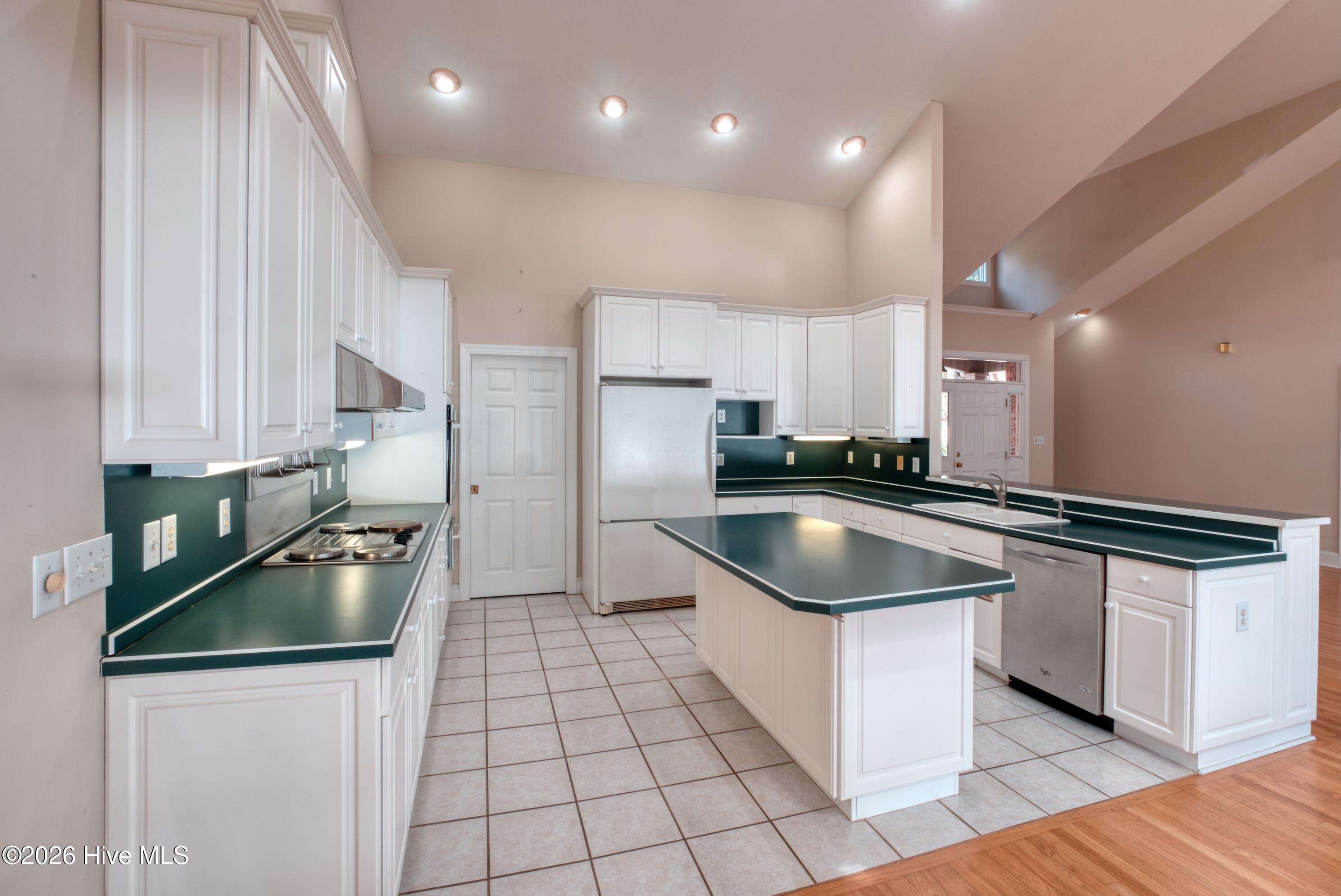 100551143 | Photo 44