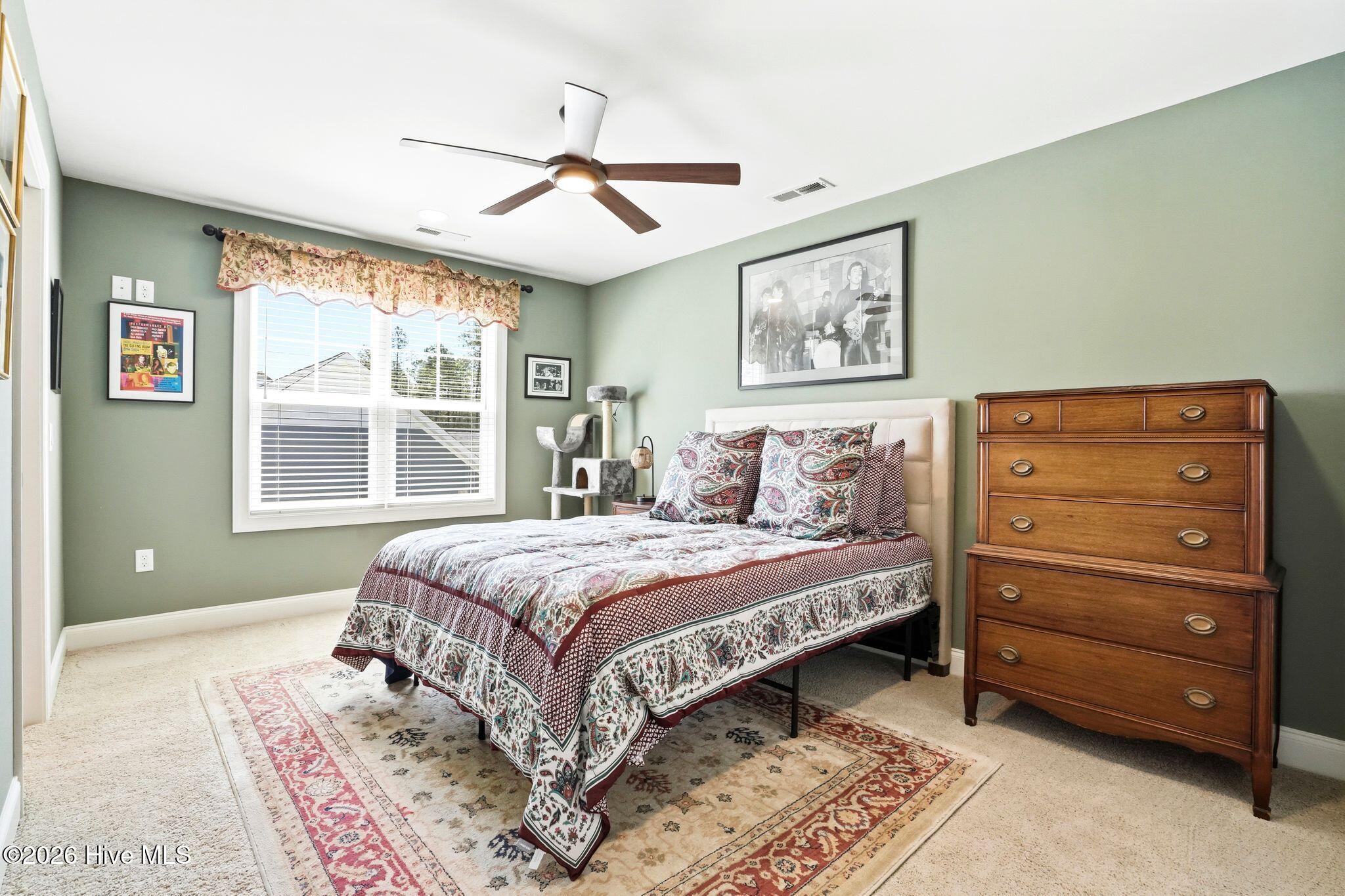 100569004 | Photo 47