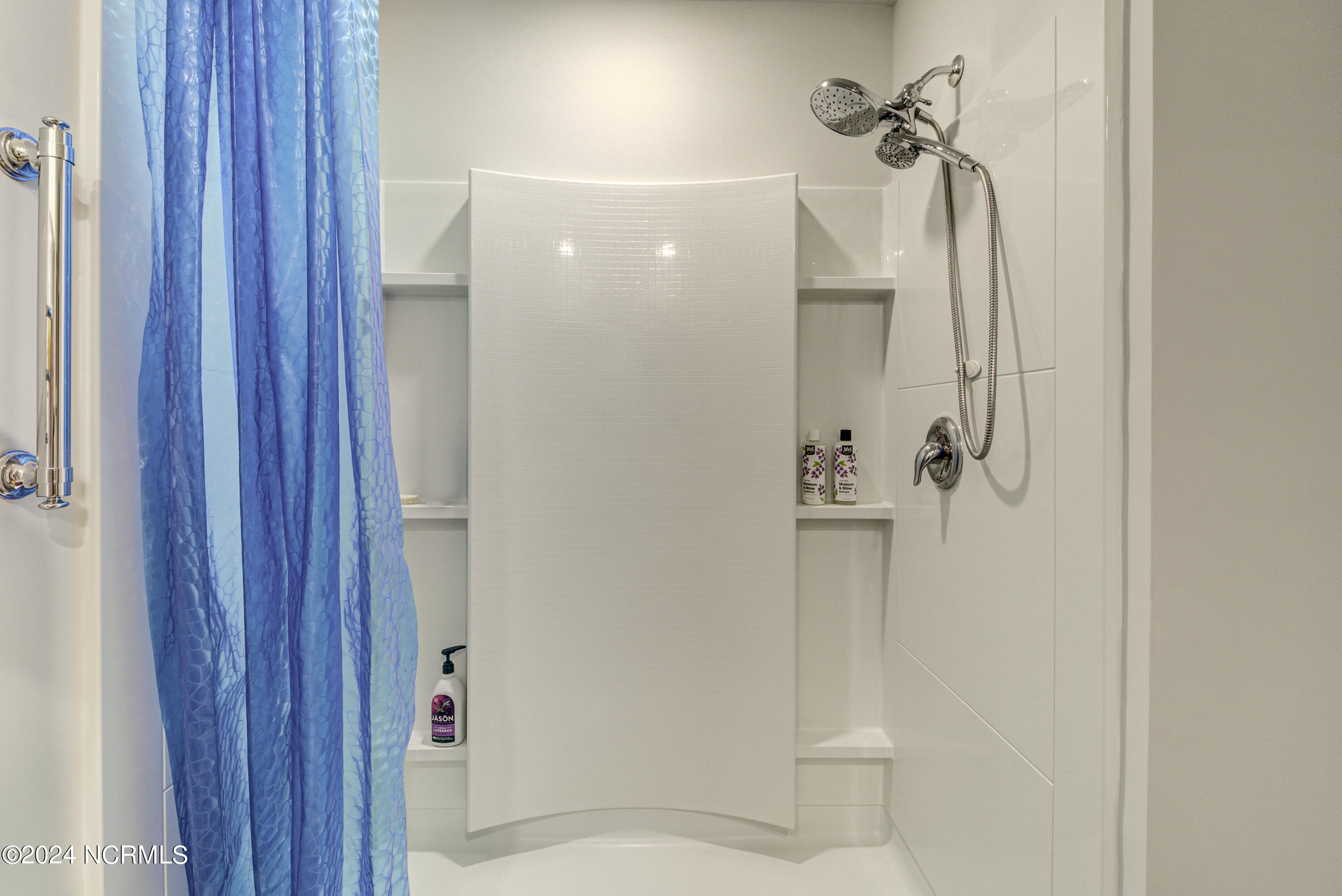 100563722 | Photo 23