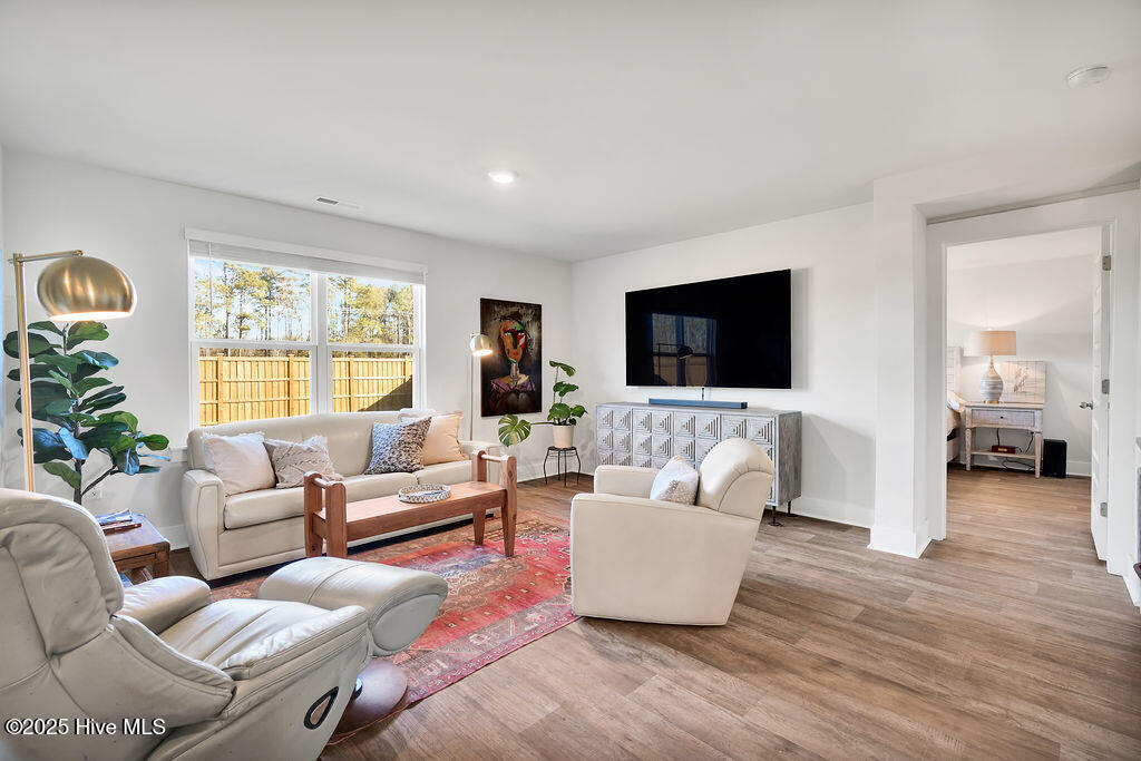 100542156 | Photo 12