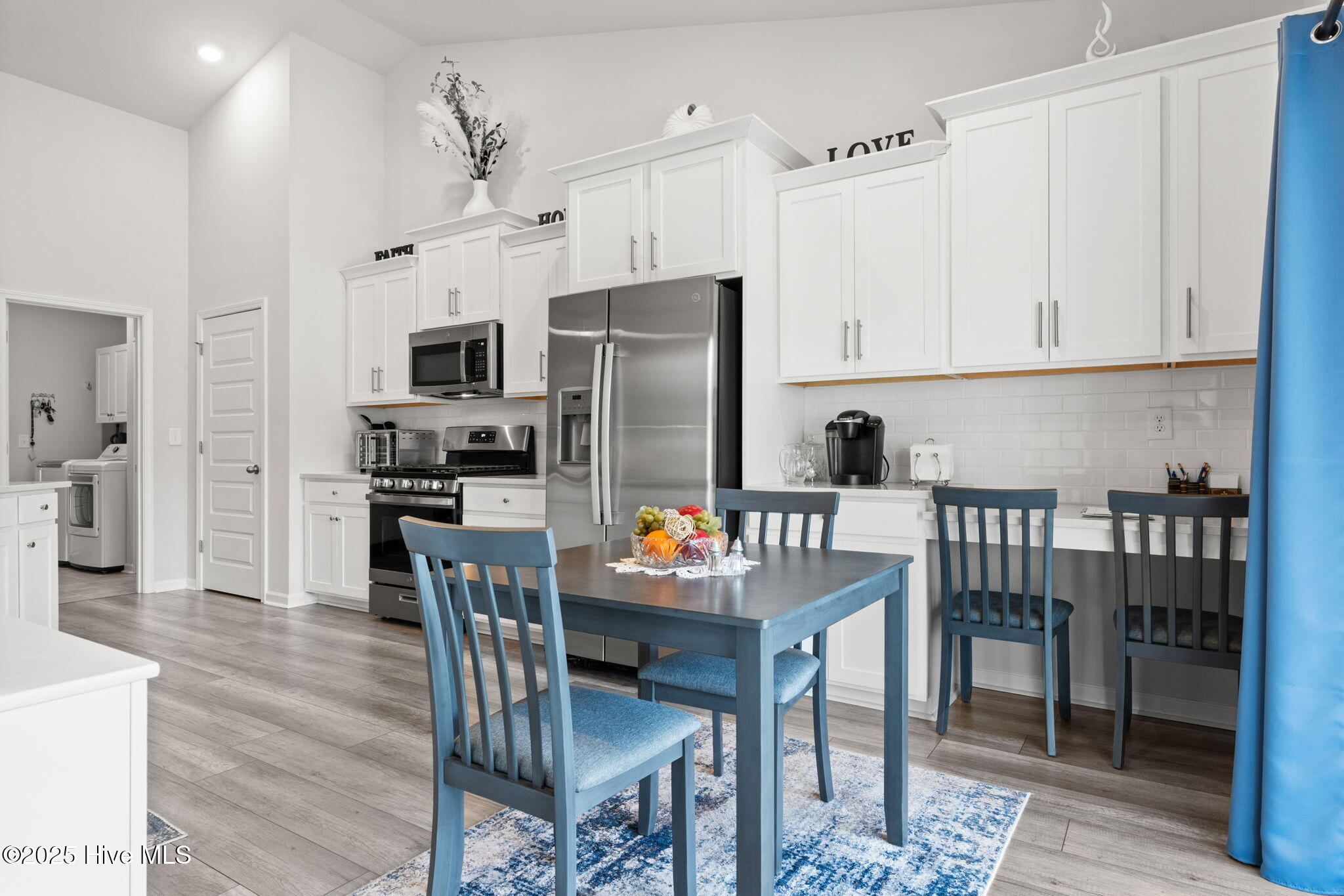 100545936 | Photo 14