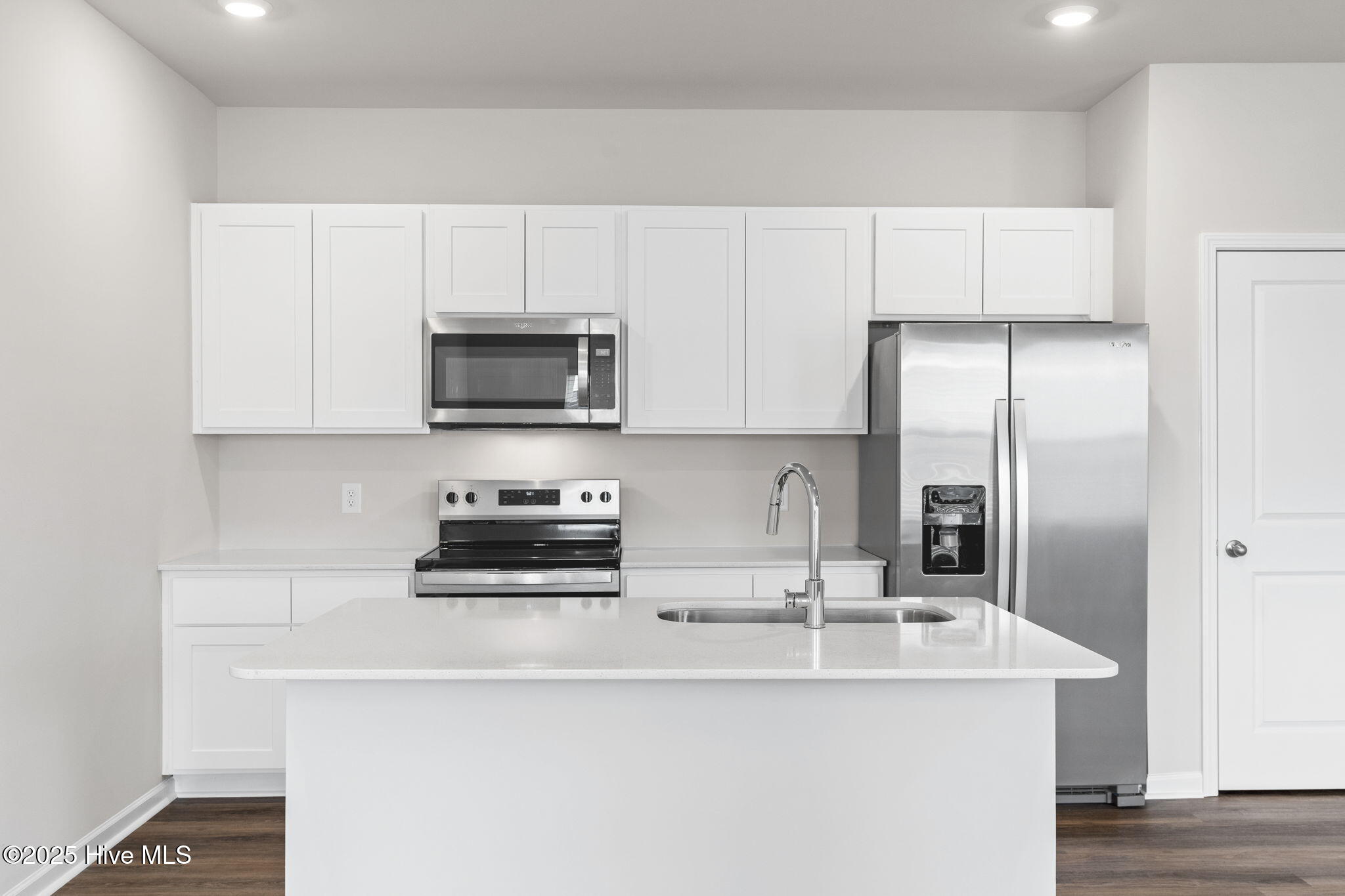 100532867 | Photo 19