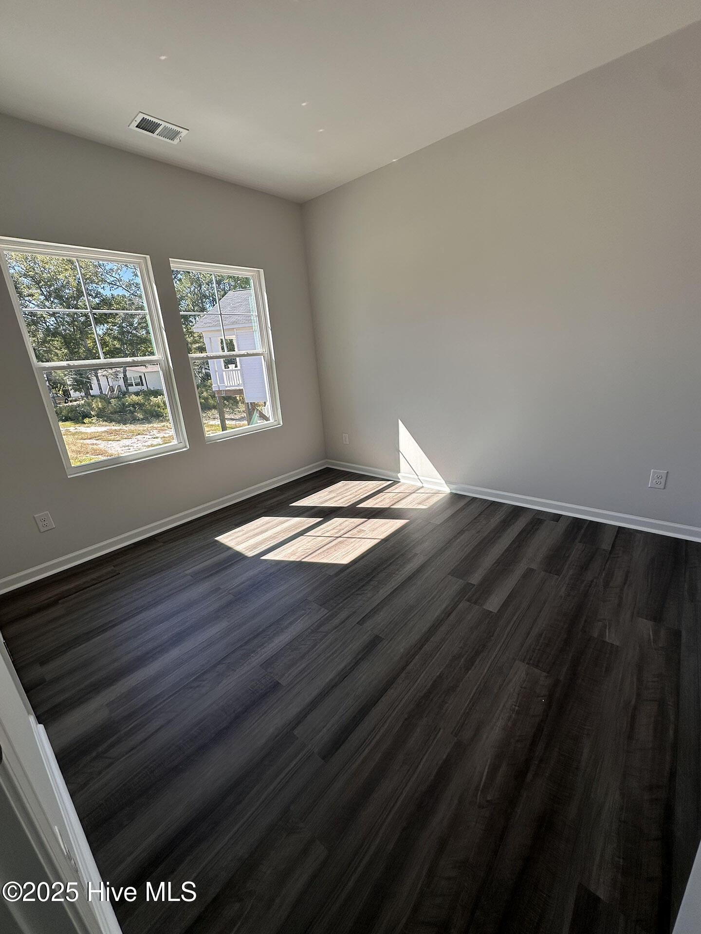 100537529 | Photo 11