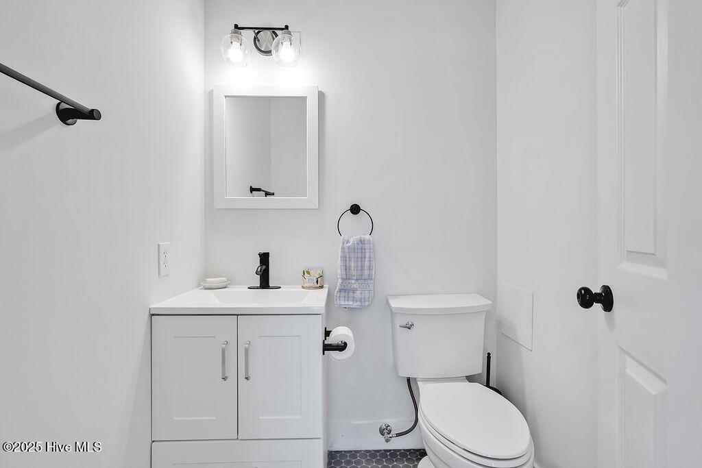 100528025 | Photo 43