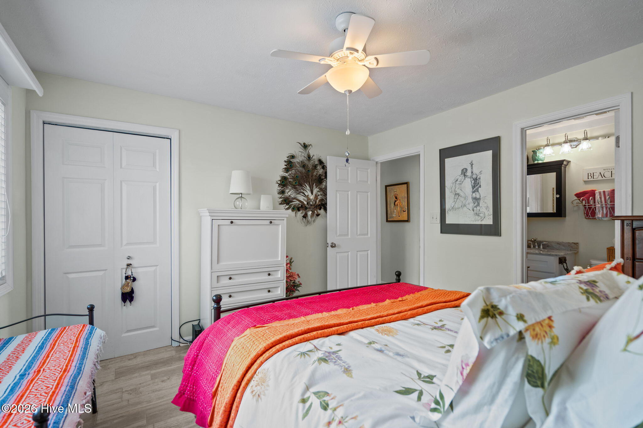 100563090 | Photo 33