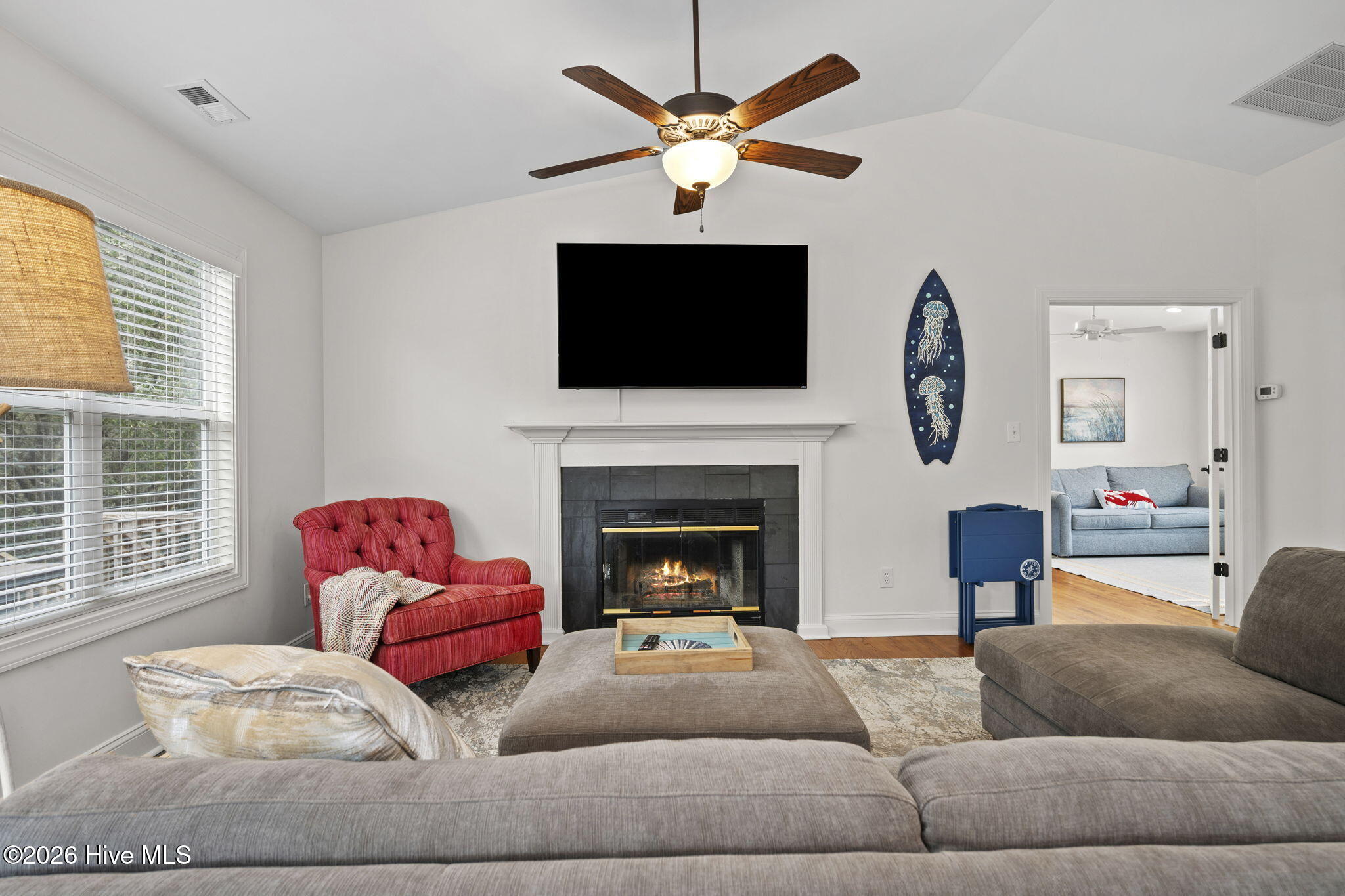 100557272 | Photo 14