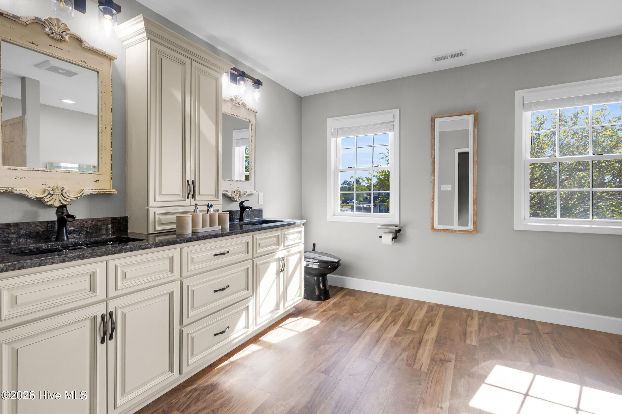 100566546 | Photo 18