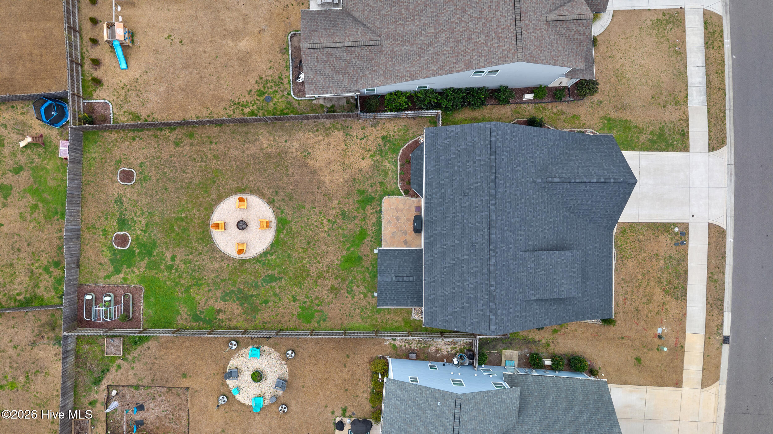 100565855 | Photo 46