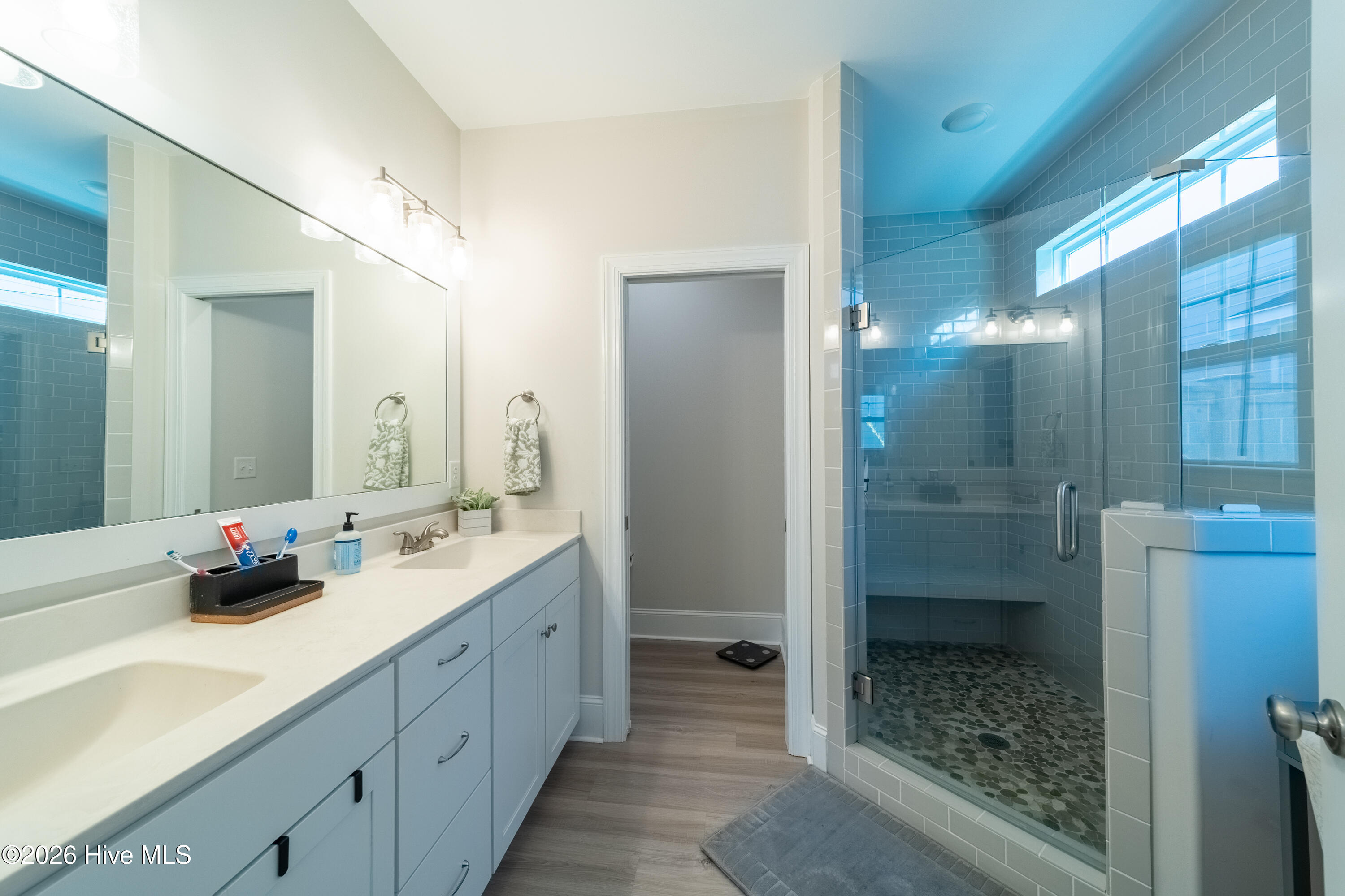 100549108 | Photo 25