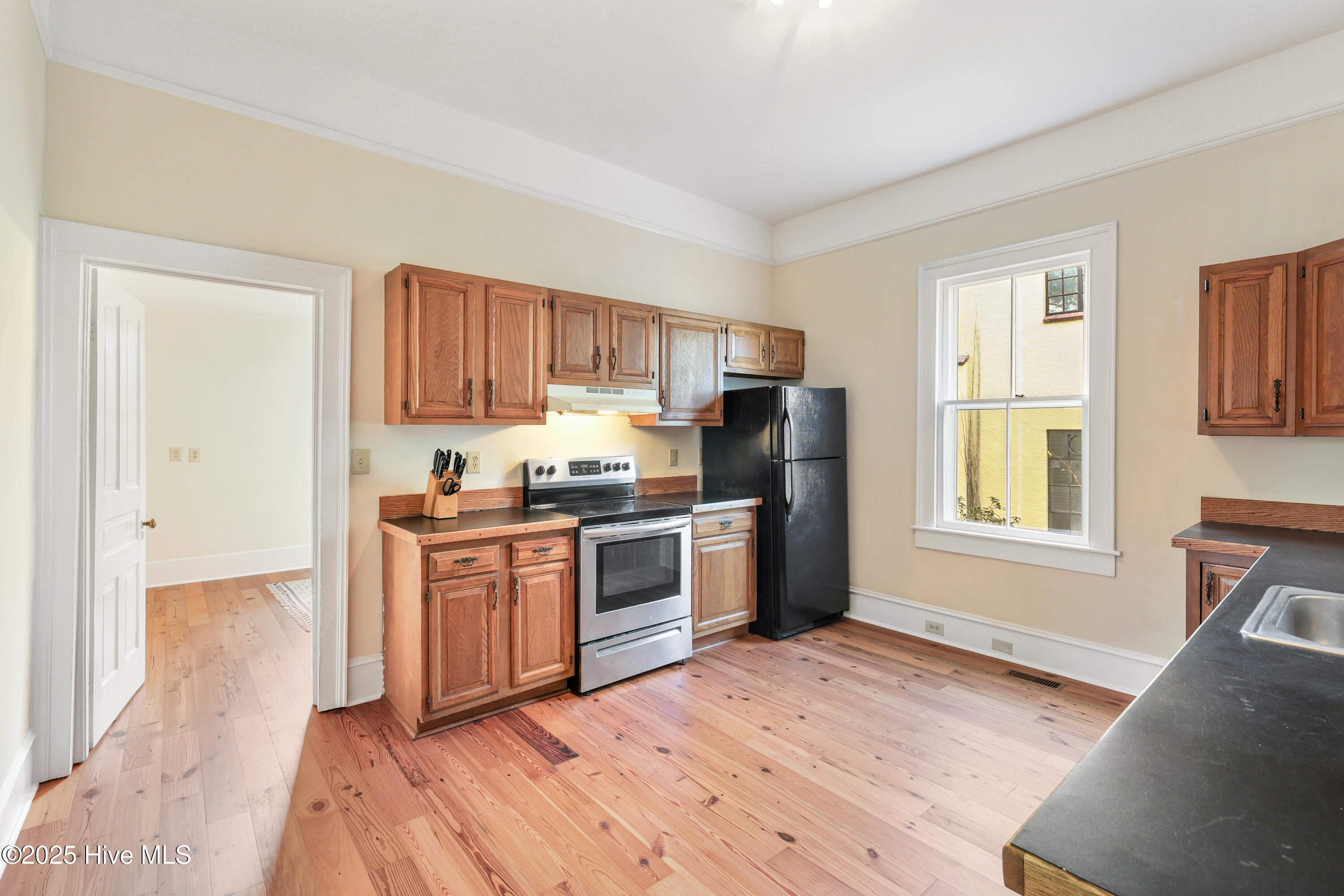 100528129 | Photo 48