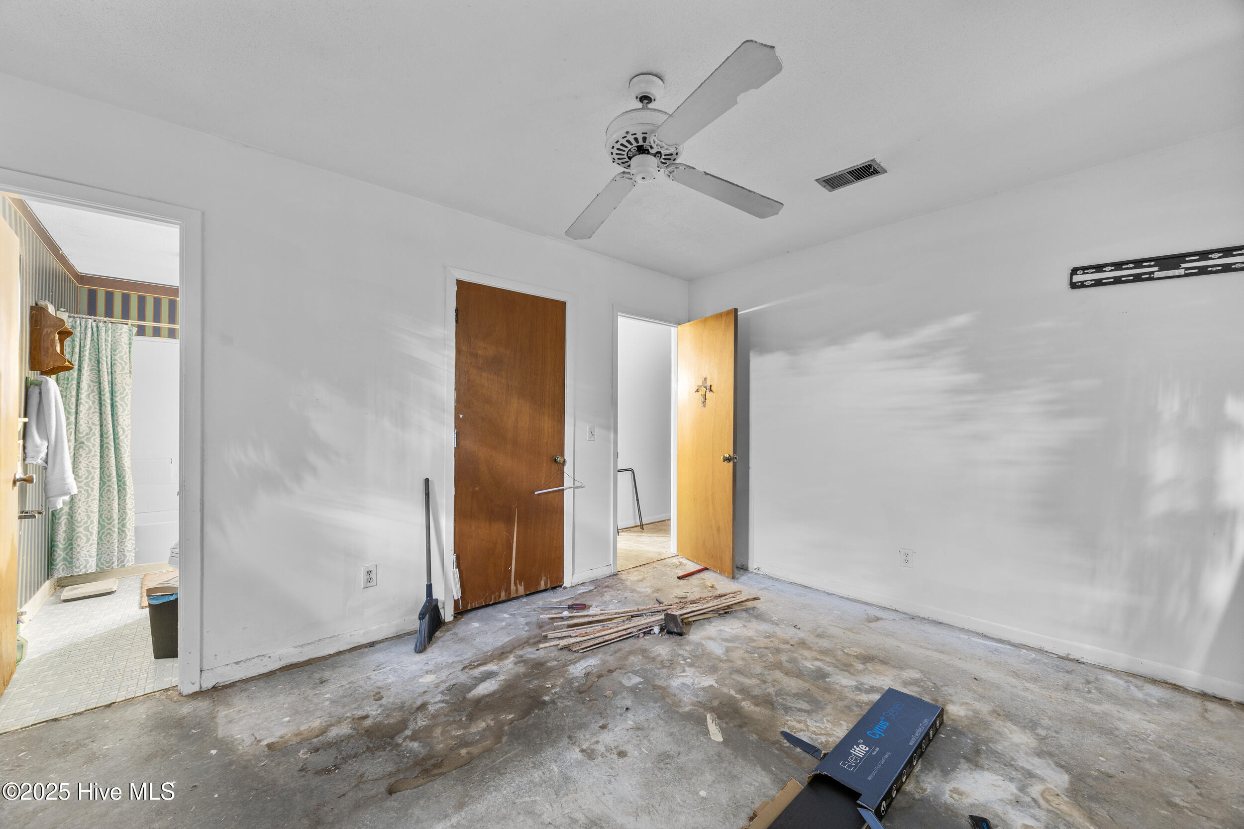 100530217 | Photo 27